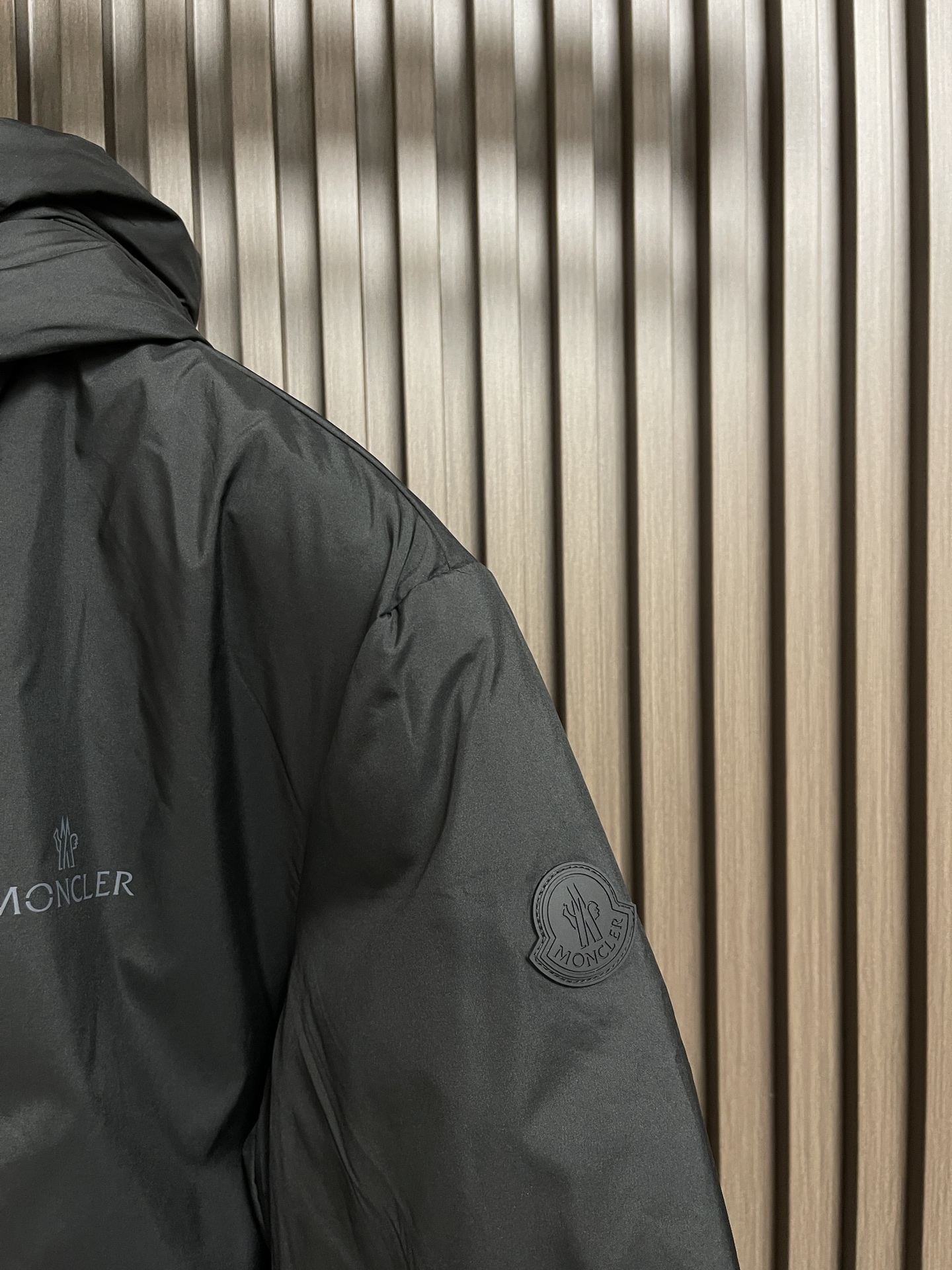 moncler2024ss冬季新品简约干练沉稳羽绒夹克款外套简洁流畅线条感绝对是吸引回头率的利器连帽立领