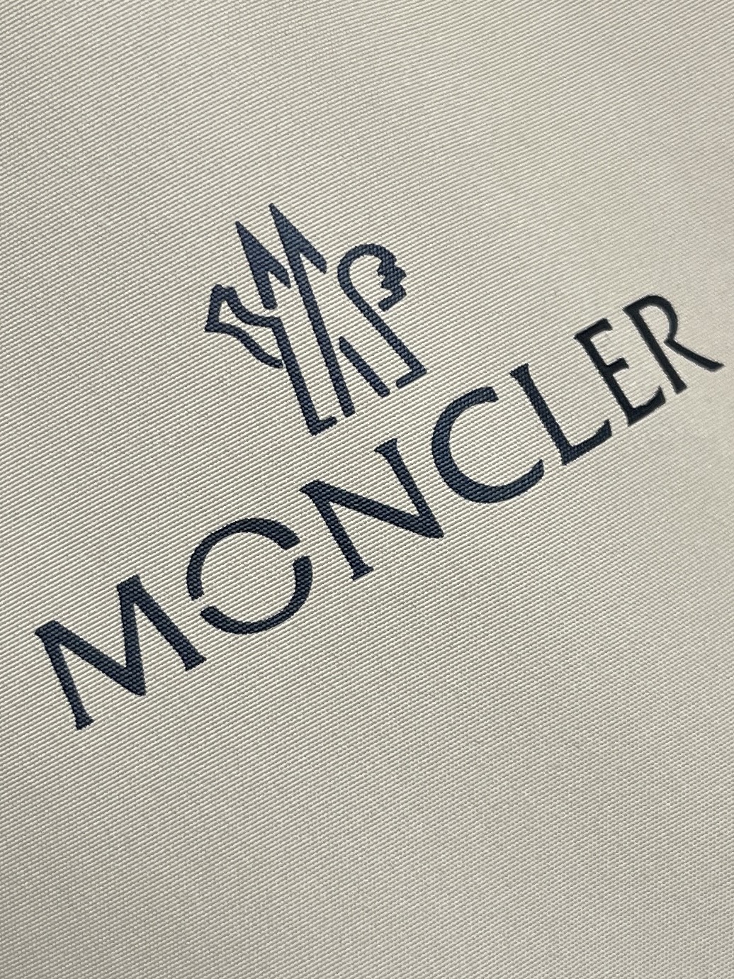 moncler2024fw新款男士连帽休闲羽绒服！男士户外活动场所之选！客供采用gore-tex面料防水