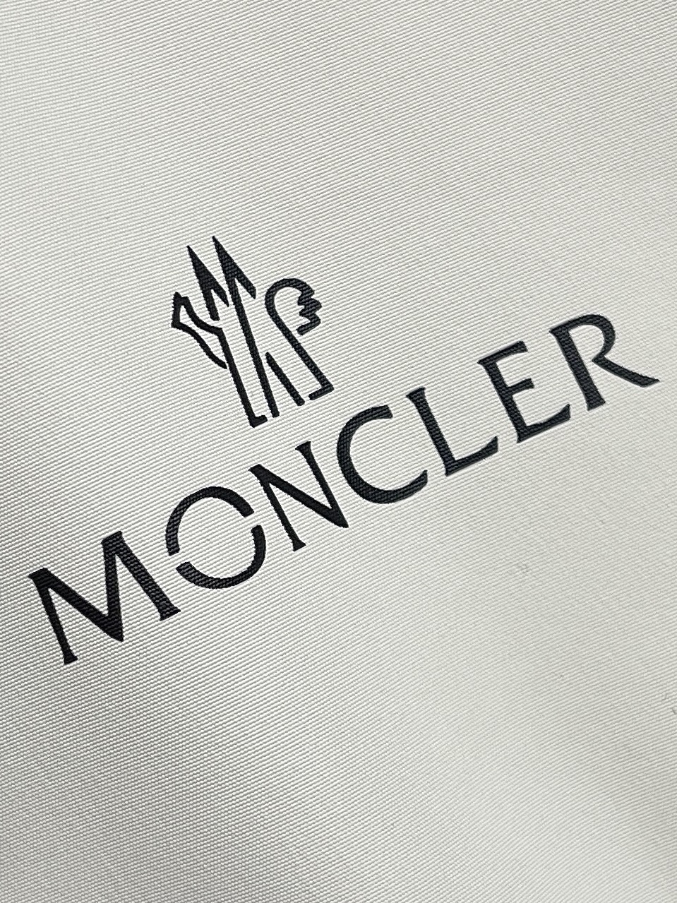 moncler2024fw新款男士连帽休闲羽绒服！男士户外活动场所之选！客供采用gore-tex面料防水