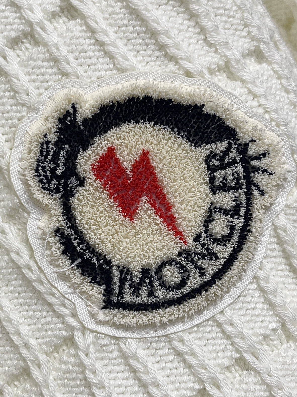 moncler2024ss秋冬最新品针织开衫毛衣上身舒适！吸睛而有亮点采用进口原版面料顶级刺绣工艺字母图