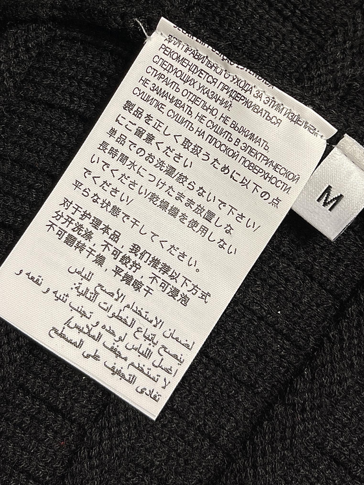 moncler2024ss秋冬最新品针织开衫毛衣上身舒适！吸睛而有亮点采用进口原版面料顶级刺绣工艺字母图