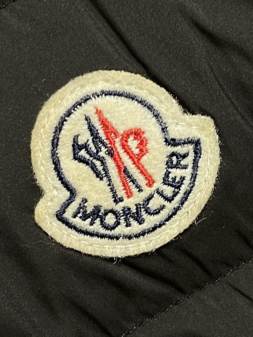 moncler2024ss秋冬新款羽绒马甲内填充95白鸭绒回弹性与保暖性兼圣品！面料表面的同缸定制面料自