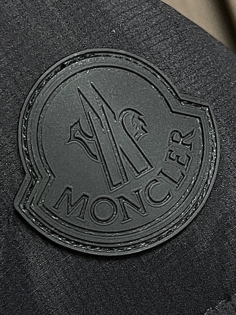 moncler2024fw秋冬新款轻量感立领羽绒外套男士浮雕标识logo防水压胶拉链羽绒面料由超细纤维织