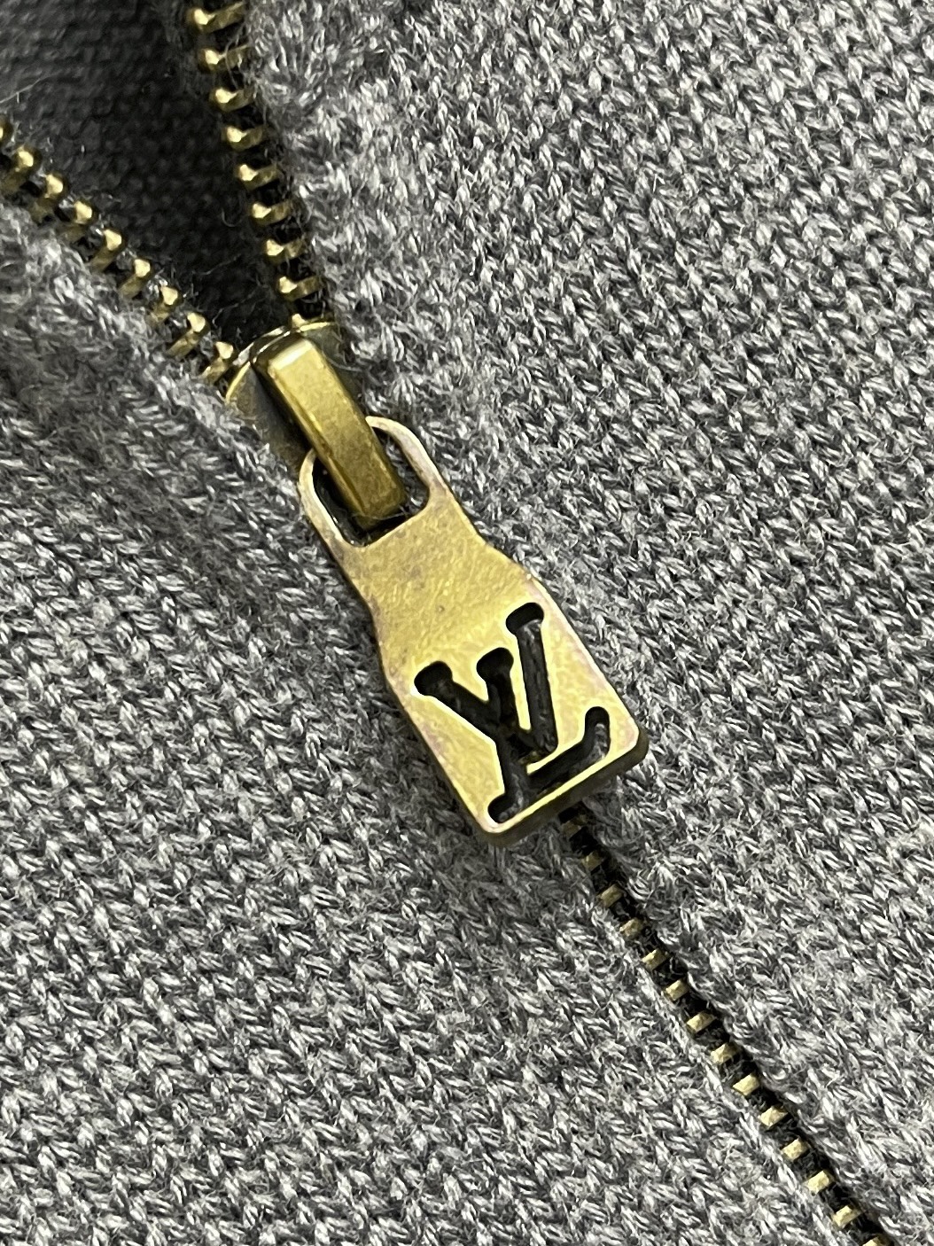 LV2025ss早春新款monogram提花半拉链套头衫本款绵羊毛套头衫全幅铺陈monogrammacr