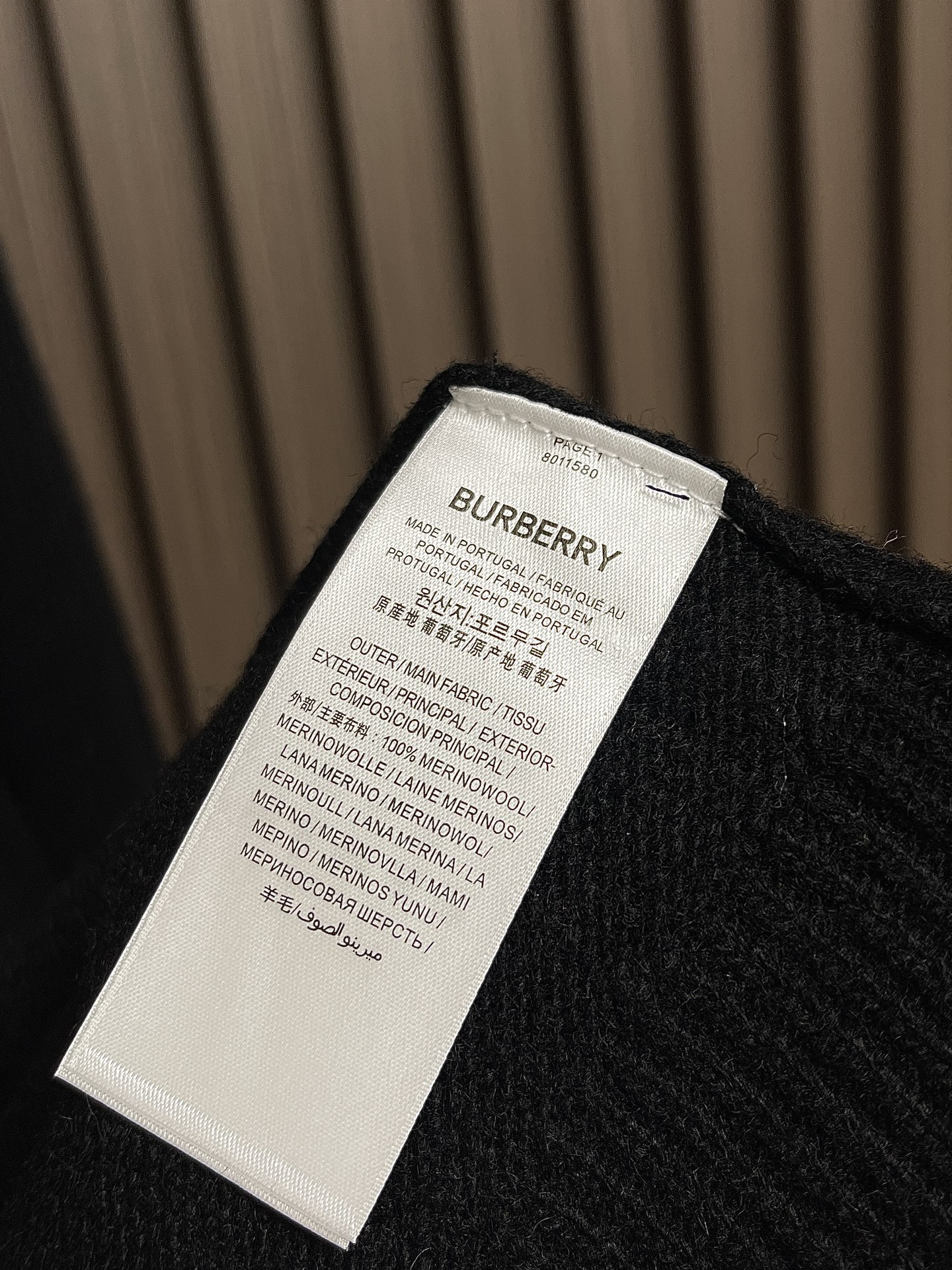 burberry盾牌拉链针织毛衣外套定制羊毛色织毛料融入了logo纺织设计具有良好的保暖性能够在寒冷季节