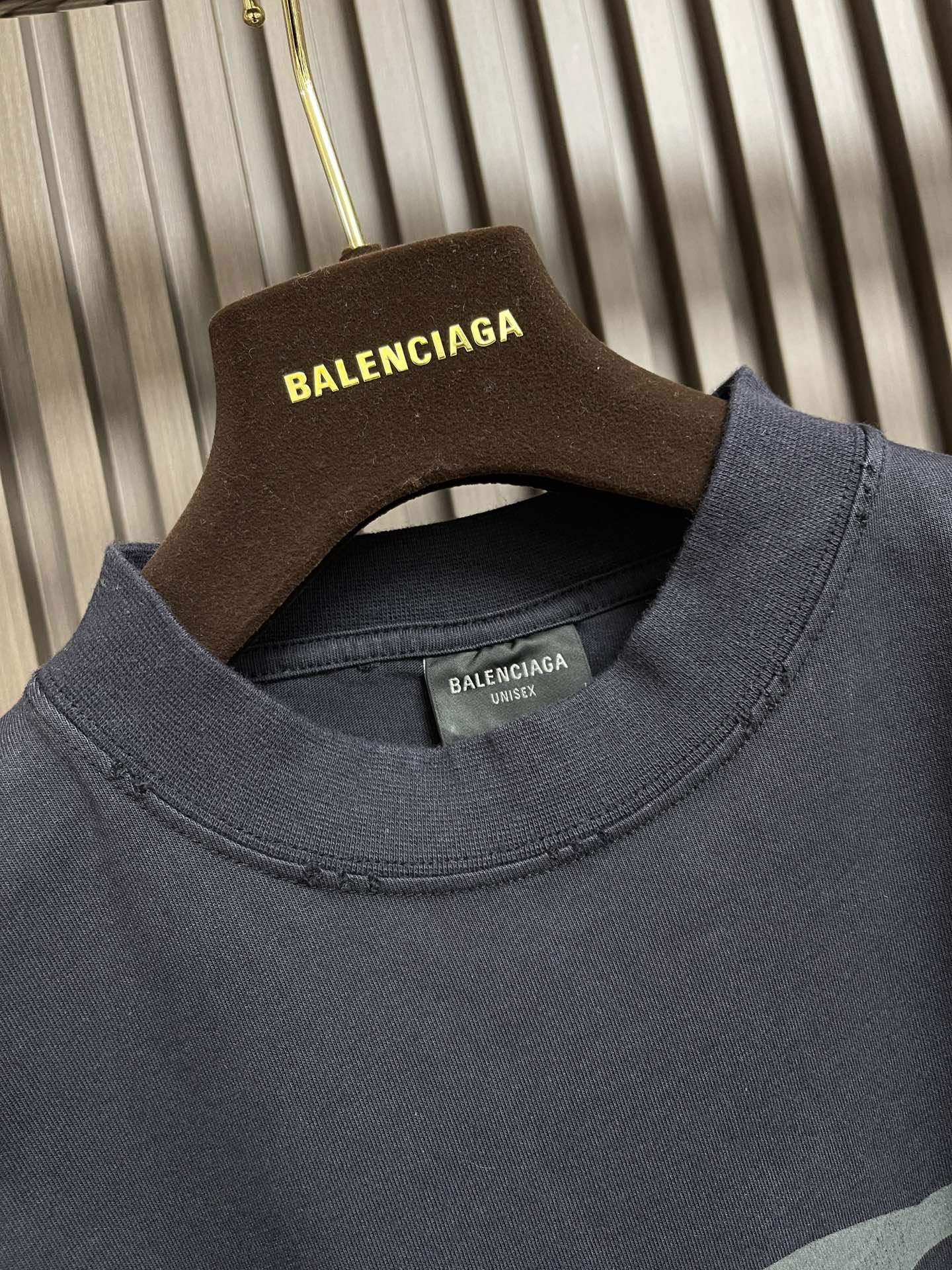 balenciaga3m水滴印花短袖T恤采用水浆渗透印花工艺是一种能够实现高渗透率的印花技术渗透浆会均匀