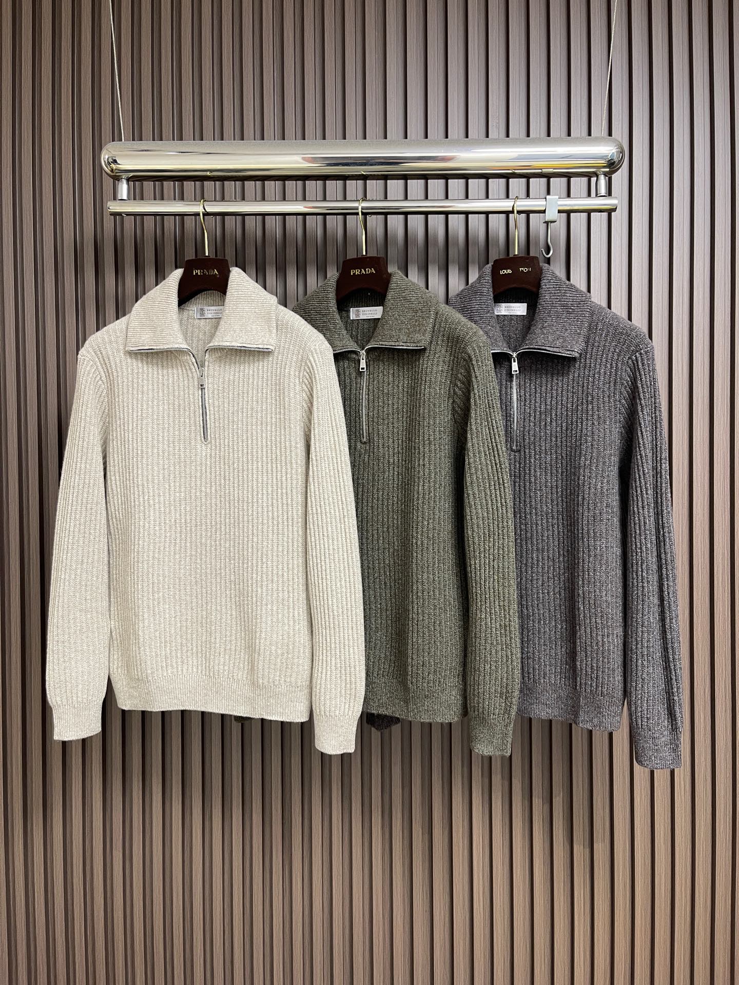 NO:613292,BC's new autumn and winter half-zip knitted sweater is a coat with a classic design and great looks. The quality is impeccable and you can buy it directly due to quality control. It is a high-end product that cannot be faulted! You can feel its powerful aura through the detailed pictures. It has a remarkable effect of gathering heat and keeping warm, so you don’t have to worry about getting a little chilly! Both fashionable and functional, the whole style looks more luxurious! Size M-3XL,,jackets & coats,sweaters,alexander wang19860909BC秋冬新款半拉练针织毛衣,经典设计感与颜值爆棚的外套,品质更是无法挑剔品控可以直接入手,不容过错的高端臻品！通过细节图片便可感受到它强悍的气场,聚温保暖效果显著,完全不用担心会有一点寒意！时尚与功能性兼备,整款显得更加的奢华大气！尺码M-3XL,,jackets & coats,sweaters,alexander wang,Men's clothing