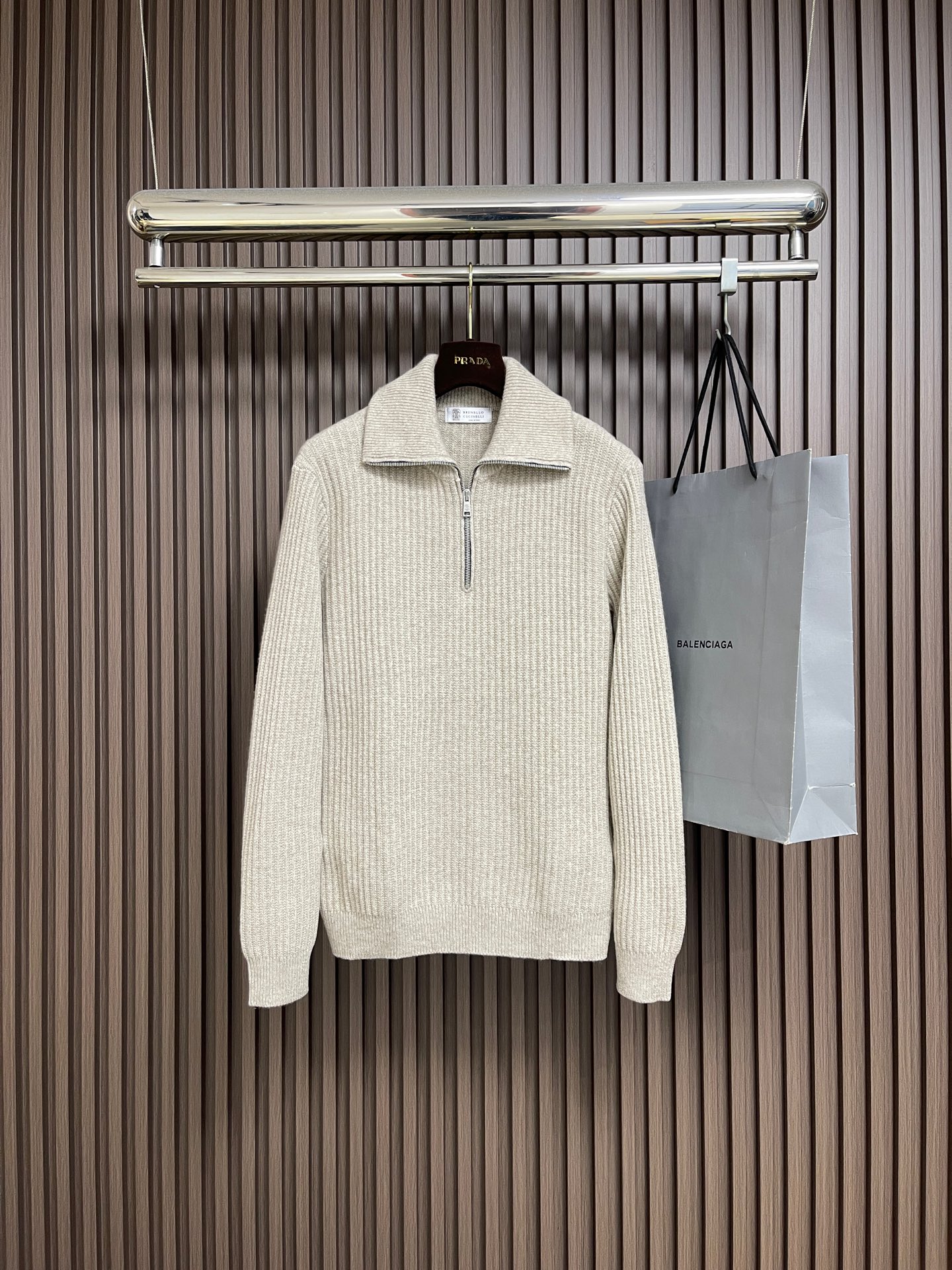 NO:606924,BC's new autumn and winter half-zipped knitted sweater is a jacket with a classic design and great looks. The quality is impeccable and you can buy it directly due to quality control. It is a high-end product that cannot be faulted! You can feel its powerful aura through the detailed pictures. It has a remarkable effect of gathering heat and keeping warm, so you don’t have to worry about getting a little chilly! Both fashionable and functional, the whole style looks more luxurious! Size M-3XL,,jackets & coats,sweaters,alexander wang19860909BC 秋冬新款半拉练针织毛衣,经典设计感与颜值爆棚的外套,品质更是无法挑剔品控可以直接入手,不容过错的高端臻品！通过细节图片便可感受到它强悍的气场,聚温保暖效果显著,完全不用担心会有一点寒意！时尚与功能性兼备,整款显得更加的奢华大气！尺码M-3XL,,jackets & coats,sweaters,alexander wang,Men's clothing