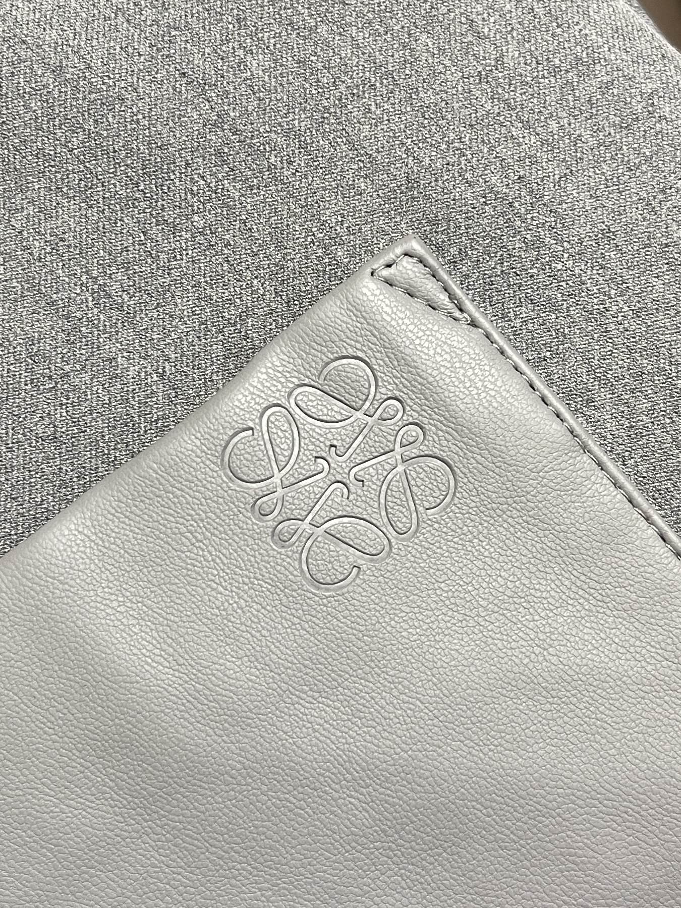 🛒🛒LOEWE 罗意威羊皮口袋西装外套，面料1:40支粗斜纹羊毛西装料，该款面料采用双层羊毛西装面料，羊