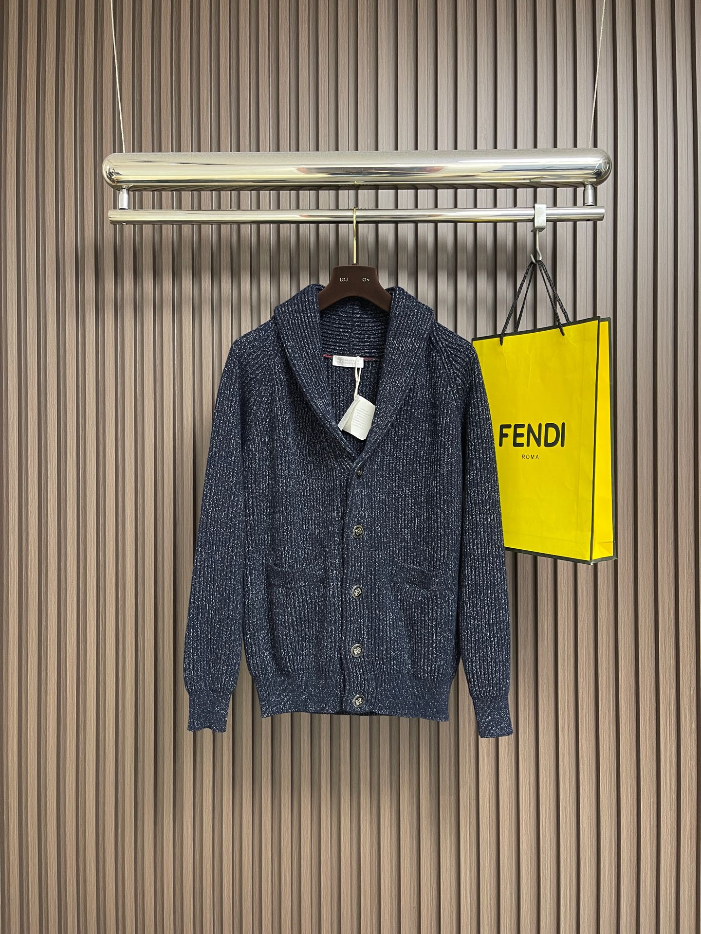 NO:598814,Brunello Cucinelli BC new autumn and winter knitted wool cardigan. High-quality Italian imported wool blend fabric, high-density knitting, fashionable and versatile sweater, very handsome. Classic jacquard style. Durable and not easy to deform, version, can be easily held in various styles. Classic fashion style that is sought after every year. Complete three standards. High-quality bulk. Sizes 48-54, brunello cucinelli, sweaters, alexander wang19860909Brunello Cucinelli BC 秋冬新款针织羊毛开衫 高品质意大利进口羊毛混纺面料,高密度针织,时尚百搭毛衣,帅气十足.经典提花款.耐穿不易变形,版型,各种风格都能轻松Hold住,年年被追捧的经典时尚款 三标齐全 高品质大货.尺码48-54,,brunello cucinelli,sweaters,alexander wang,Men's clothing