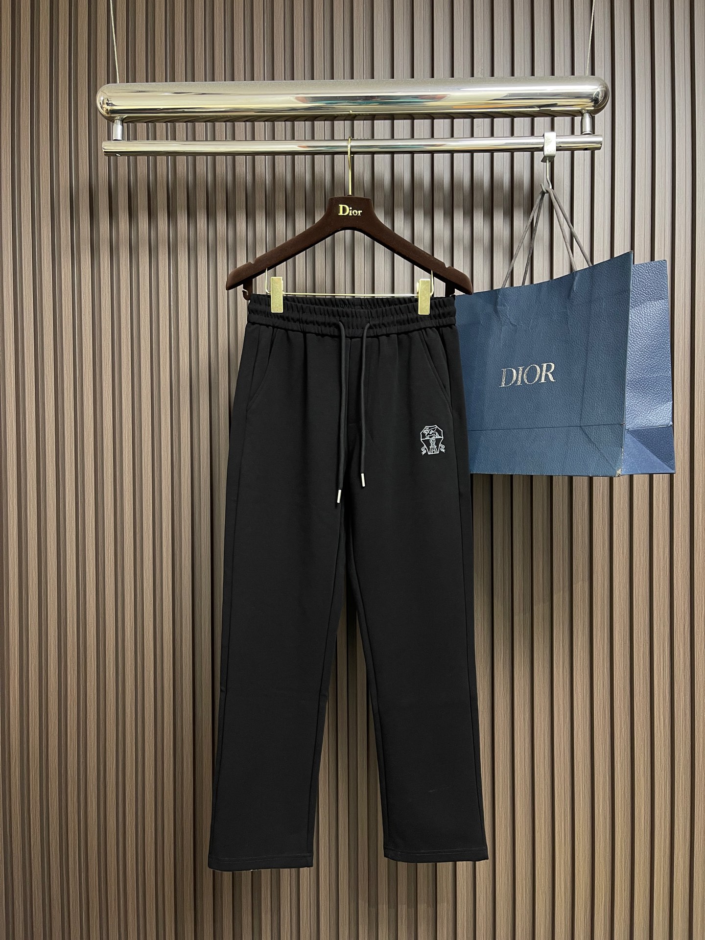 NO:606953,Complete set BC BrunelloCucinelli Brunello.  Cuccinelli's 2025SS new autumn and winter zipper jacket and sweatpants suit, breathable, comfortable and casual!  Full of high-end feel!  The details are exquisite and high-end, and the workmanship is impeccable!  The original high-end fabric is very high-end!  The fabric is stiff, wrinkle-resistant and wear-resistant, warm and stylish. Sizes M-3XL, brunello cucinelli, jackets & coats, alexander wang19860909整套 BC BrunelloCucinelli布鲁内洛．库奇内利 2025SS秋冬新款拉链外套卫裤套装,透气舒适休闲！高级感满满！细节精致高档,做工无可挑剔！原版高端面料很显高级！面料挺括抗皱耐磨,保暖利落有型.尺码M-3XL,,brunello cucinelli,jackets & coats,alexander wang,Men's clothing