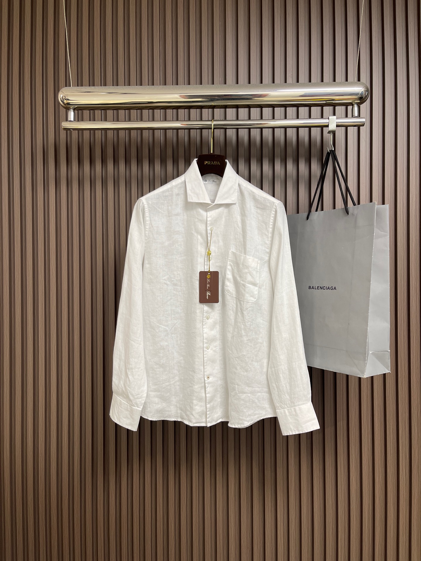 NO:627588,Lp Loropiana 2025SS new men's Tencel linen long-sleeved shirt can be worn for daily work and outdoor sports. It is the perfect combination of fashion, leisure and outdoor sports, so it is your best choice whether you wear it daily or outdoors. Extreme comfort and quick perspiration are the most popular points, improving wearing comfort. Size 39-40-41-42-43,,loro piana,loro piana,shirts,alexander wang19860909Lp Loropiana 2025SS新款男士天丝麻料长袖衬衫,日常上班 户外运动都可以穿着,是时尚休闲与户外运动的完美结合,所以无论您平时穿或者户外穿都是您的最佳选择.极致舒适和快速排汗是备受青睐的重点,提升穿着舒适度 尺码39-40-41-42-43,,loro piana,loro piana,shirts,alexander wang,Men's clothing