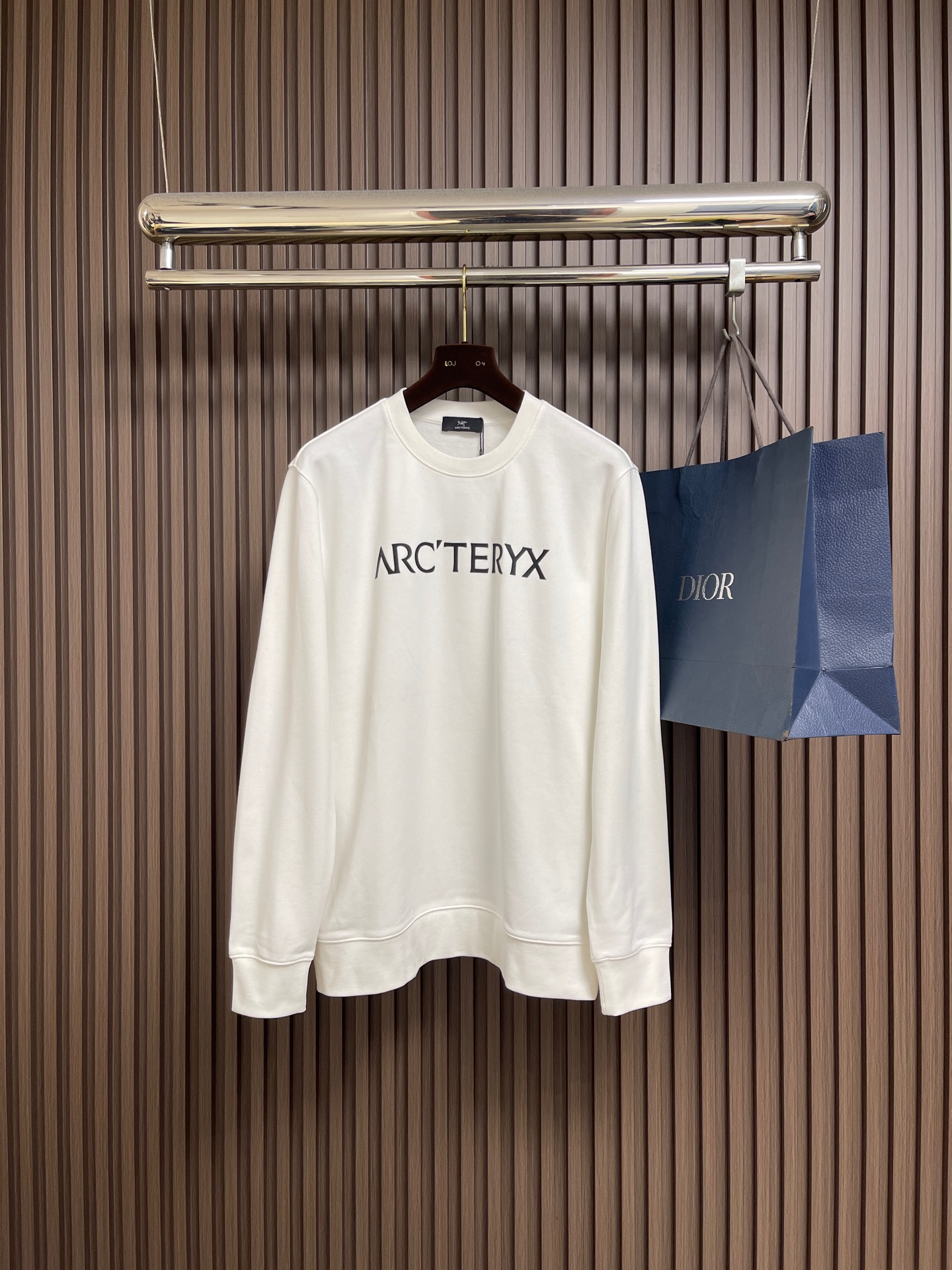 NO:613763,Arcteryx 2025 SS new autumn and winter printed logo couple's round neck sweatshirt, original fabric. The fabric is made of g double-ply large terry fabric. It feels very comfortable, fashionable and personalized. It is a super versatile and good-looking sweatshirt, very suitable for both men and women. A must-have for everyone. Sizes M-XXL  XL code, dress length 73, shoulder width 51, bust 120, sleeve length 67 XXL code, dress length 75, shoulder width 52, bust 124, sleeve length 68.5,arc'teryx,hoodie,sweatshirts,alexander wang19860909Arcteryx 始祖鸟2025SS秋冬新款印花logo情侣款圆领卫衣,原版面料 面料采用g双股大毛圈面料 手感非常舒服,时尚又个性 超级百搭好看的一款卫衣,男女都非常合适 人手必备款 尺码M-XXL M码 衣长69肩宽48胸围112袖长64 L码衣长71 肩宽49胸围116袖长65.5 XL码 衣长73 肩宽51胸围120袖长67 XXL码 衣长75 肩宽52胸围124袖长68.5,arc'teryx,hoodie,sweatshirts,alexander wang,Men's clothing