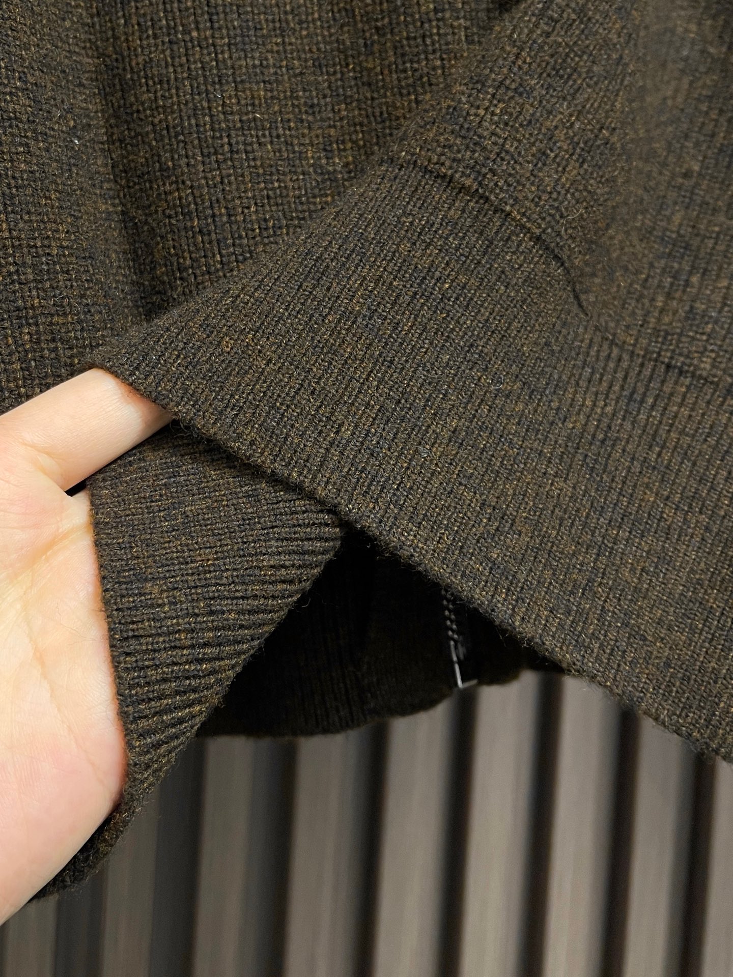 🛒🛒Celine 凯旋门毛衣针织外套， 舒适贴肤 以一抹深邃黑幕为底 深達与高贵的极致融合 标志性Cel