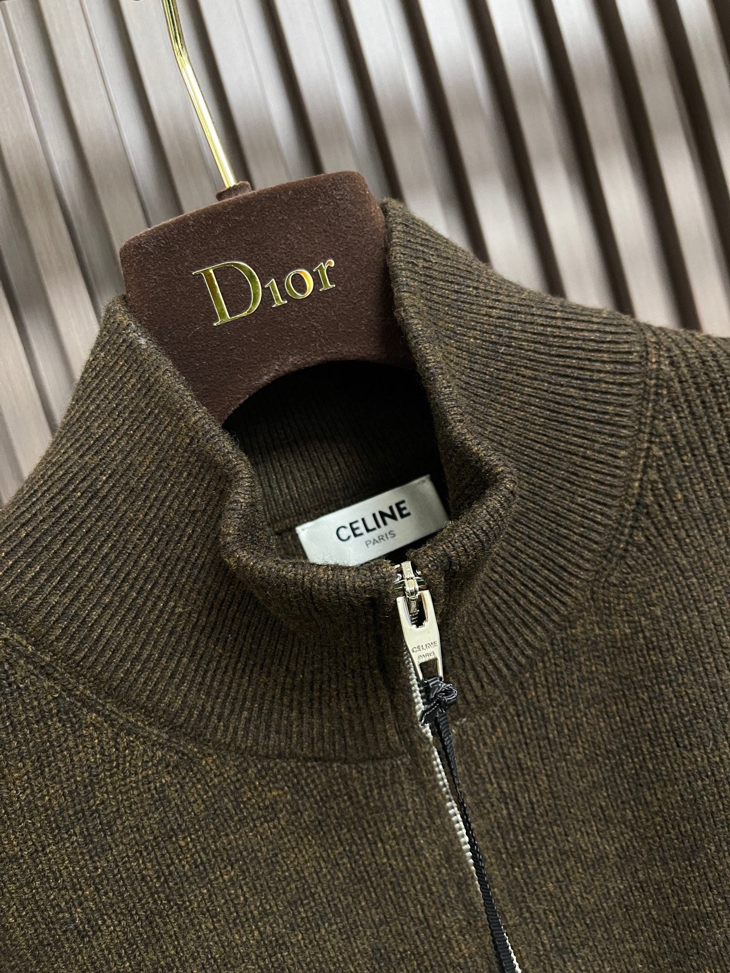 🛒🛒Celine 凯旋门毛衣针织外套， 舒适贴肤 以一抹深邃黑幕为底 深達与高贵的极致融合 标志性Cel