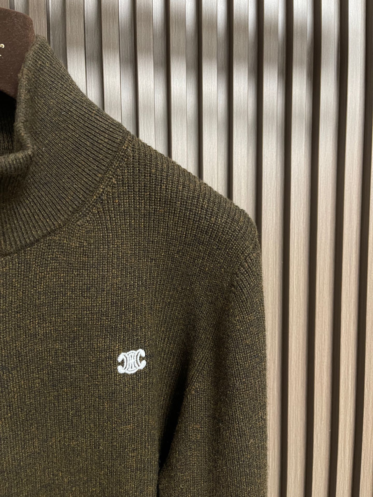 🛒🛒Celine 凯旋门毛衣针织外套， 舒适贴肤 以一抹深邃黑幕为底 深達与高贵的极致融合 标志性Cel