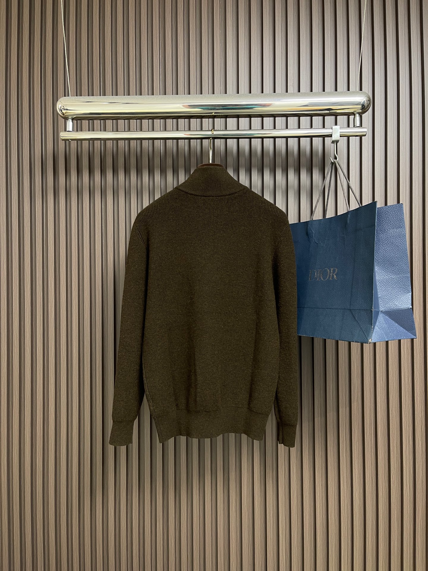 🛒🛒Celine 凯旋门毛衣针织外套， 舒适贴肤 以一抹深邃黑幕为底 深達与高贵的极致融合 标志性Cel