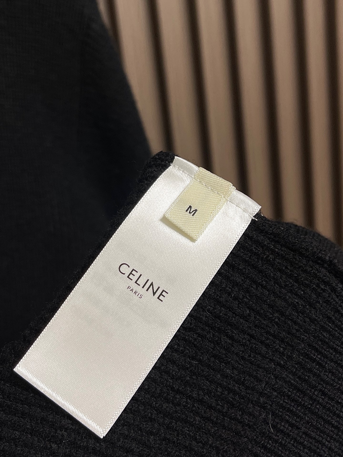 🛒🛒Celine 凯旋门毛衣针织外套， 舒适贴肤 以一抹深邃黑幕为底 深達与高贵的极致融合 标志性Cel