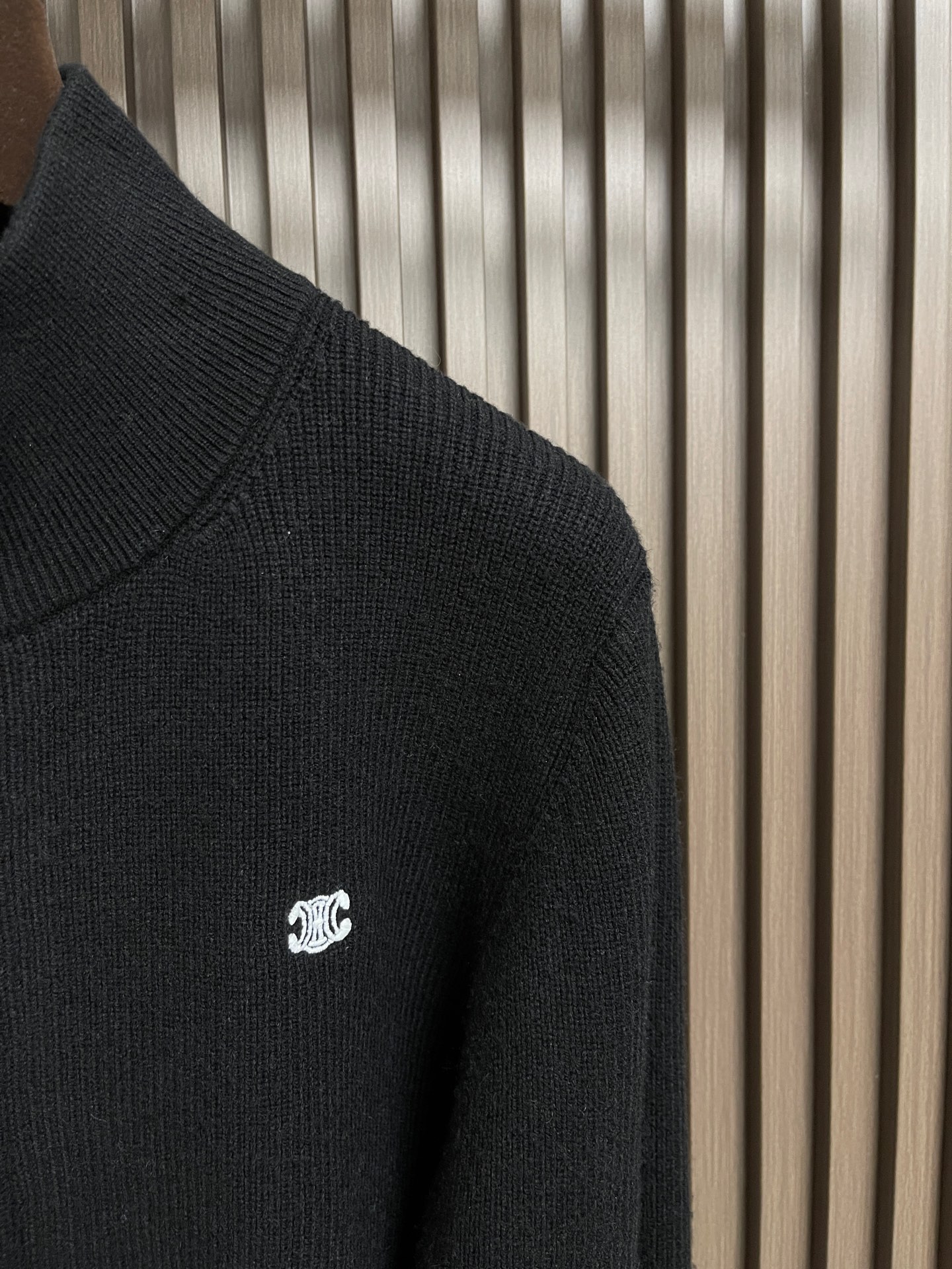 🛒🛒Celine 凯旋门毛衣针织外套， 舒适贴肤 以一抹深邃黑幕为底 深達与高贵的极致融合 标志性Cel