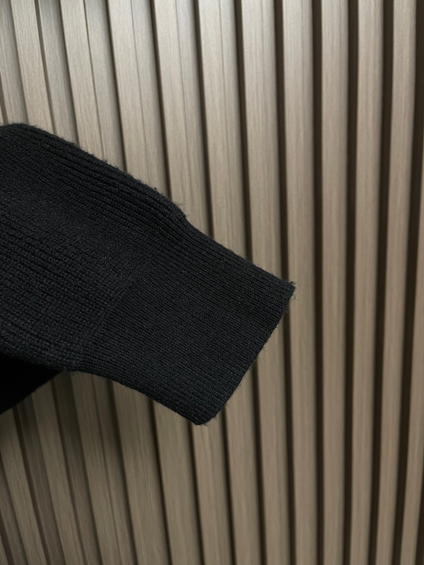 🛒🛒Celine 凯旋门毛衣针织外套， 舒适贴肤 以一抹深邃黑幕为底 深達与高贵的极致融合 标志性Cel