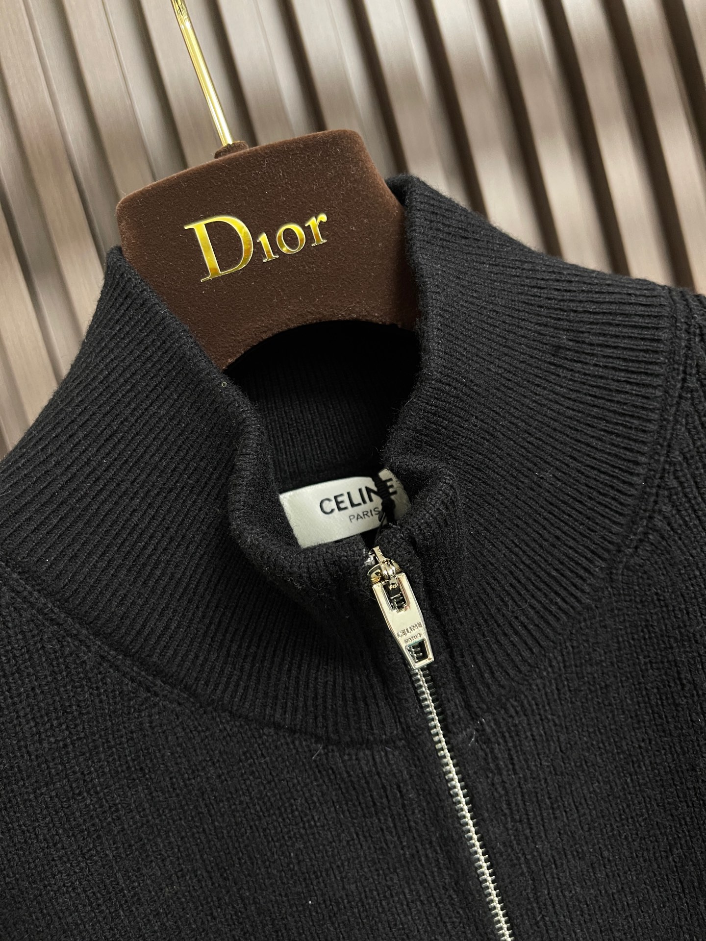 🛒🛒Celine 凯旋门毛衣针织外套， 舒适贴肤 以一抹深邃黑幕为底 深達与高贵的极致融合 标志性Cel