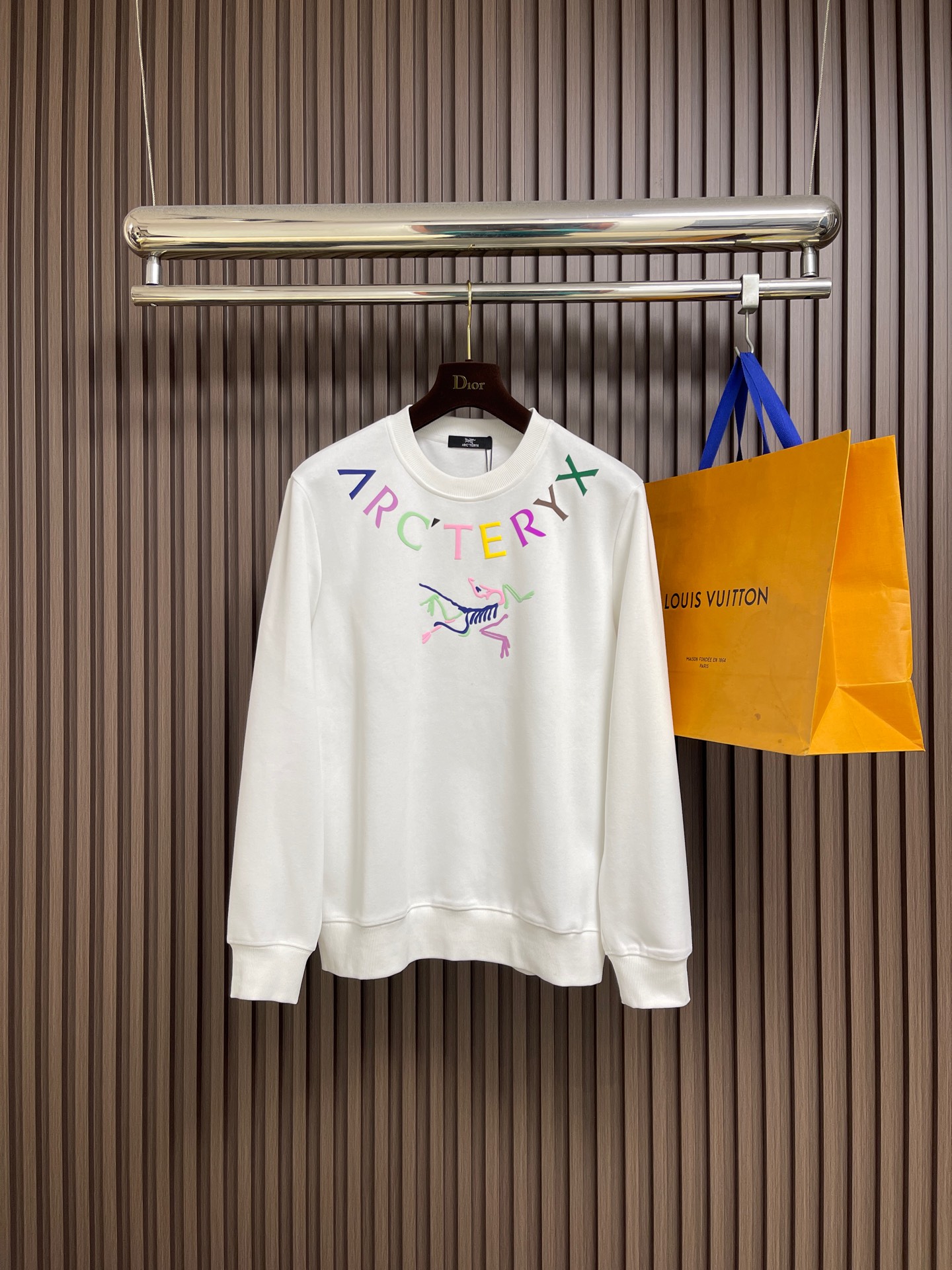 NO:660931,A complete set of ARCTERYX 2025ss new round neck sweatshirt and sweatpants set, classic logo logo printing, visual impact and fashion sense!  The fabric is soft and comfortable!  Comfortable and breathable.  Slightly loose fit.  High quality!  The three-dimensional cutting technology is not picky!  Size M-3XL,arc'teryx,hoodie,sweatshirts, 19860909整套 ARCTERYX 始祖鸟2025ss新款圆领卫衣卫裤套装,经典logo标识印花视觉冲击力时尚感强！面料柔软舒适！手感舒适透气．微宽松版型．高级感强！立体裁剪工艺版型不挑人！尺码M-3XL,arc'teryx,hoodie,sweatshirts, ,Men's clothing