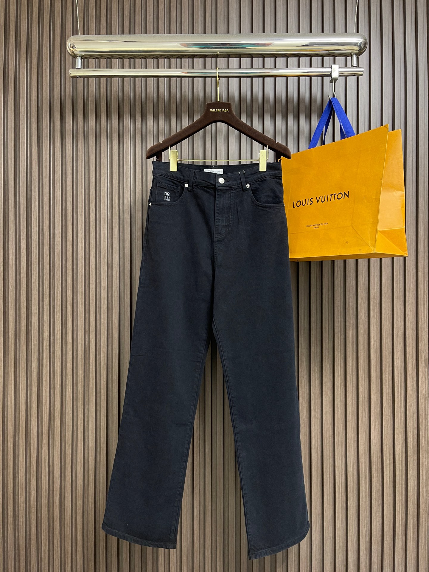 NO:660941,Brunello Cucinelli BC men's casual jeans, 2025SS early autumn new style, perfectly hemmed inside, customized original hardware, exquisite leather label on the back, imported denim fabrics supplied by customers, wide version, versatile upper body. Sizes 29-36 No 35,, brunello cucinelli, jeans,  19860909BrunelloCucinelli BC 男士休闲牛仔裤,2025SS早秋新款,内里完美包边,定制原版五金,背面精美皮牌,客供进口牛仔面料,版型挺阔 上身百搭.尺码29-36 无35,,brunello cucinelli,jeans, ,Men's clothing