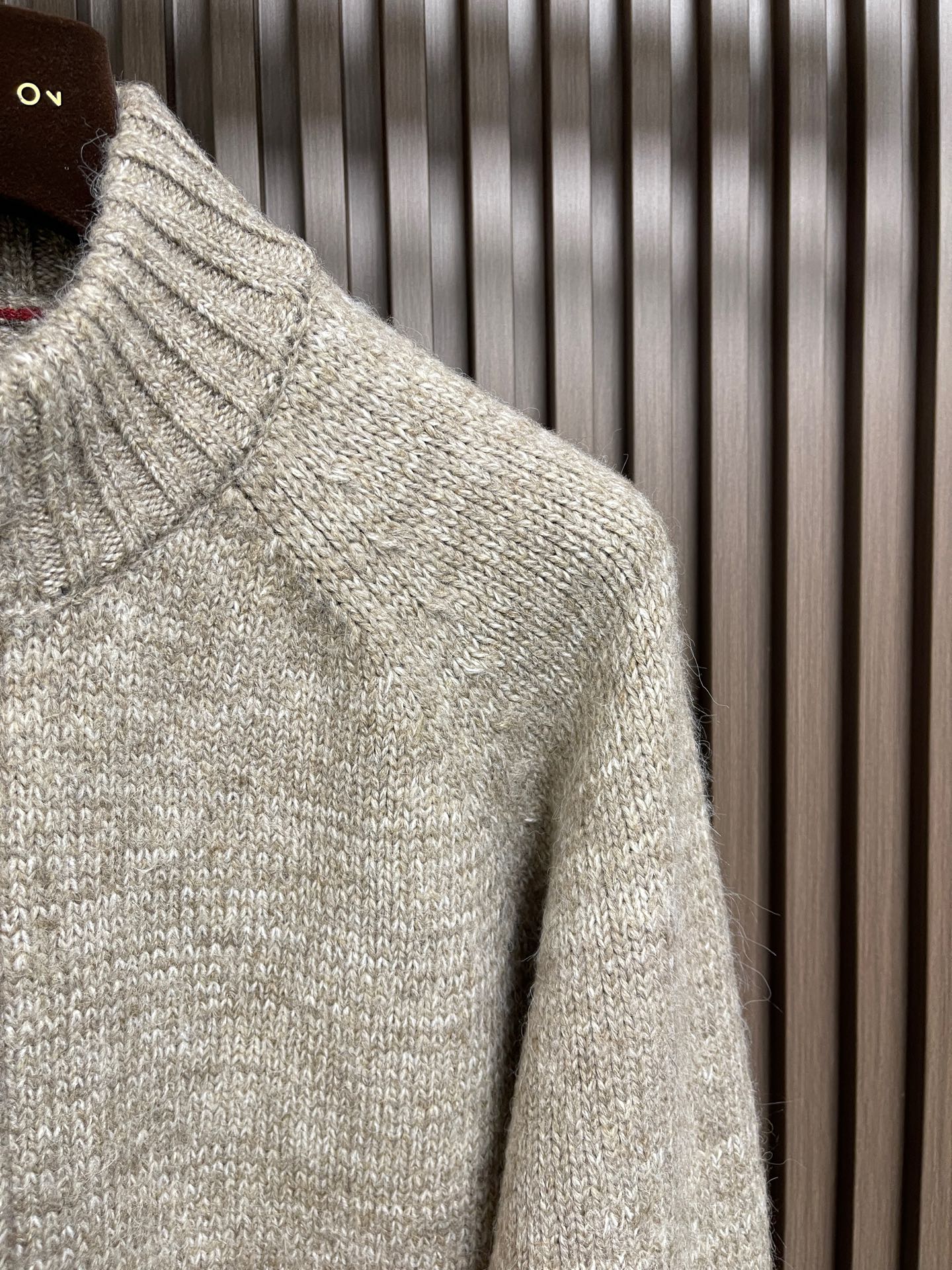 🛒🛒BC 2025ss秋冬新款经典简约拉练针织毛衣，它以其卓越的品质和精湛的工艺，成为了众多时尚爱好者的