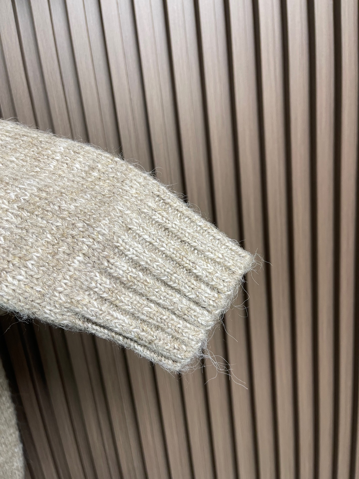 🛒🛒BC 2025ss秋冬新款经典简约拉练针织毛衣，它以其卓越的品质和精湛的工艺，成为了众多时尚爱好者的