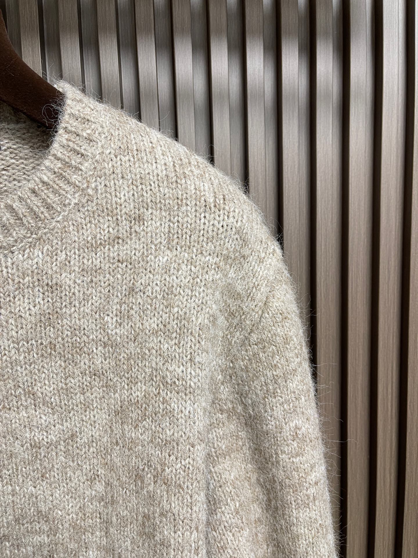 🛒🛒lP🆕 LoroPiana 2025ss秋季新品针织衫毛衣，这款针织衫采用提花面料精心制作，领口、袖