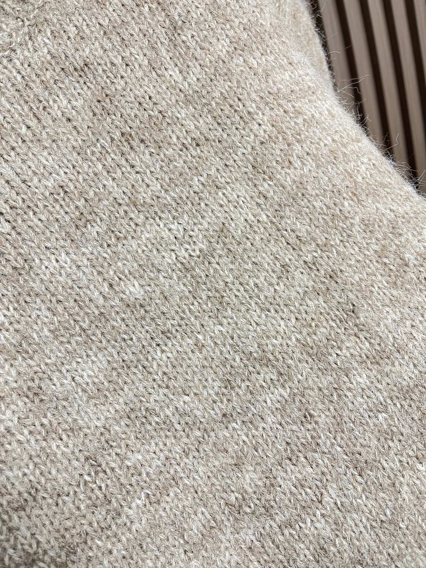 🛒🛒lP🆕 LoroPiana 2025ss秋季新品针织衫毛衣，这款针织衫采用提花面料精心制作，领口、袖