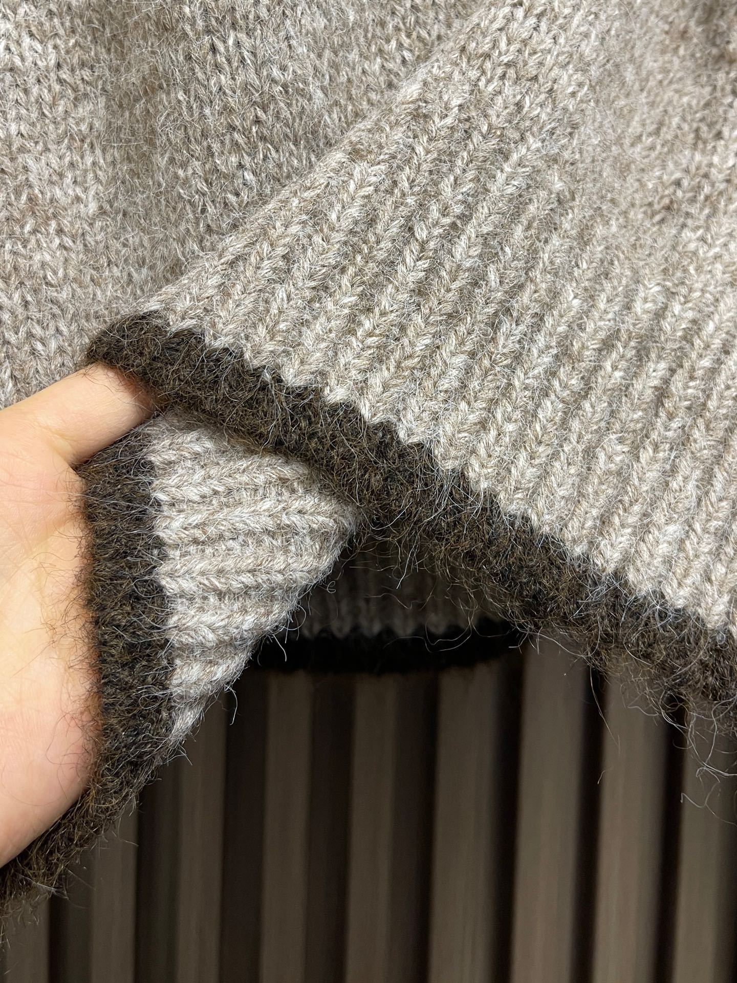 🛒🛒lP🆕 LoroPiana 2025ss秋季新品针织衫毛衣，这款针织衫采用提花面料精心制作，领口、袖