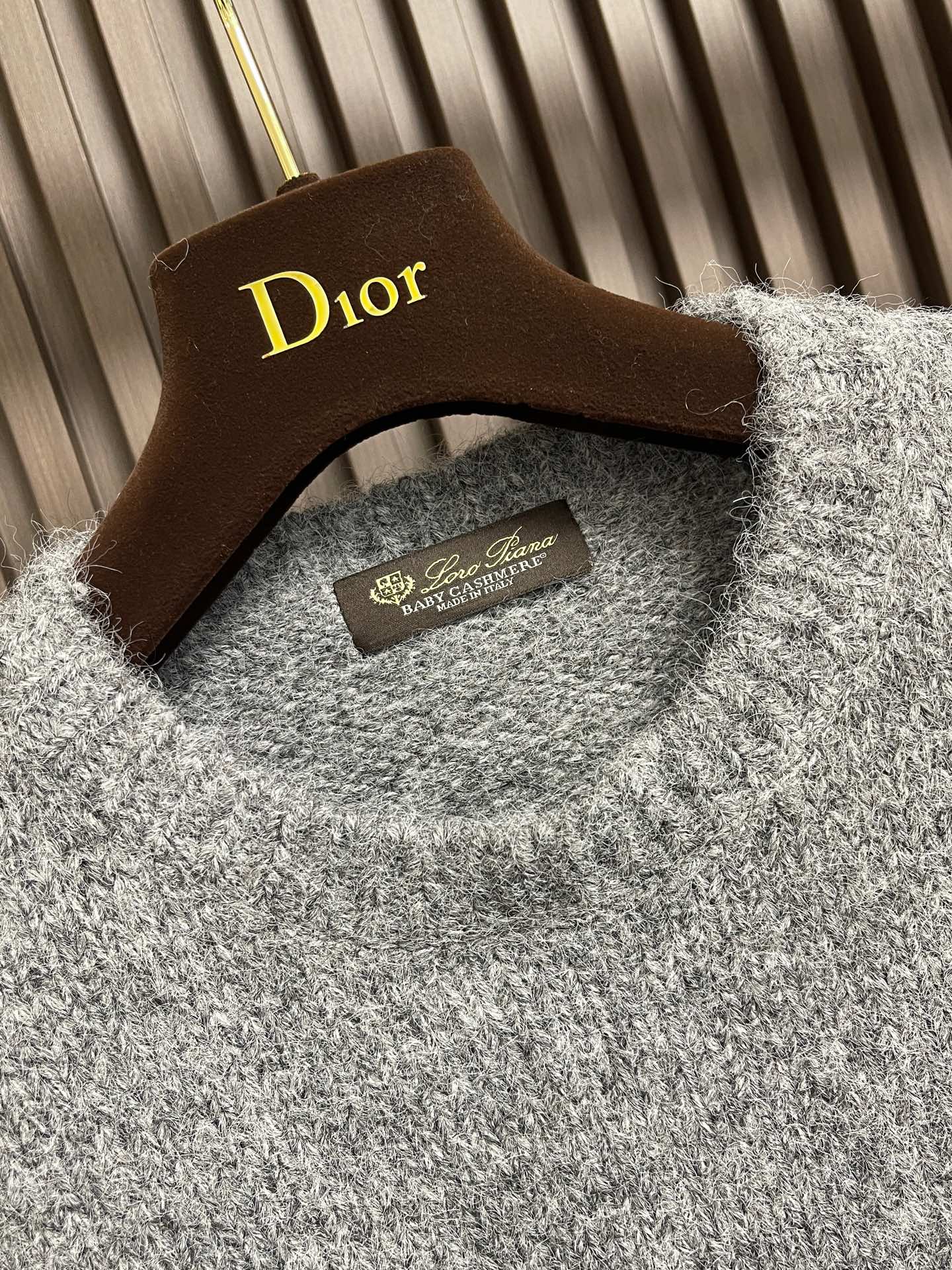 🛒🛒lP🆕 LoroPiana 2025ss秋季新品针织衫毛衣，这款针织衫采用提花面料精心制作，领口、袖