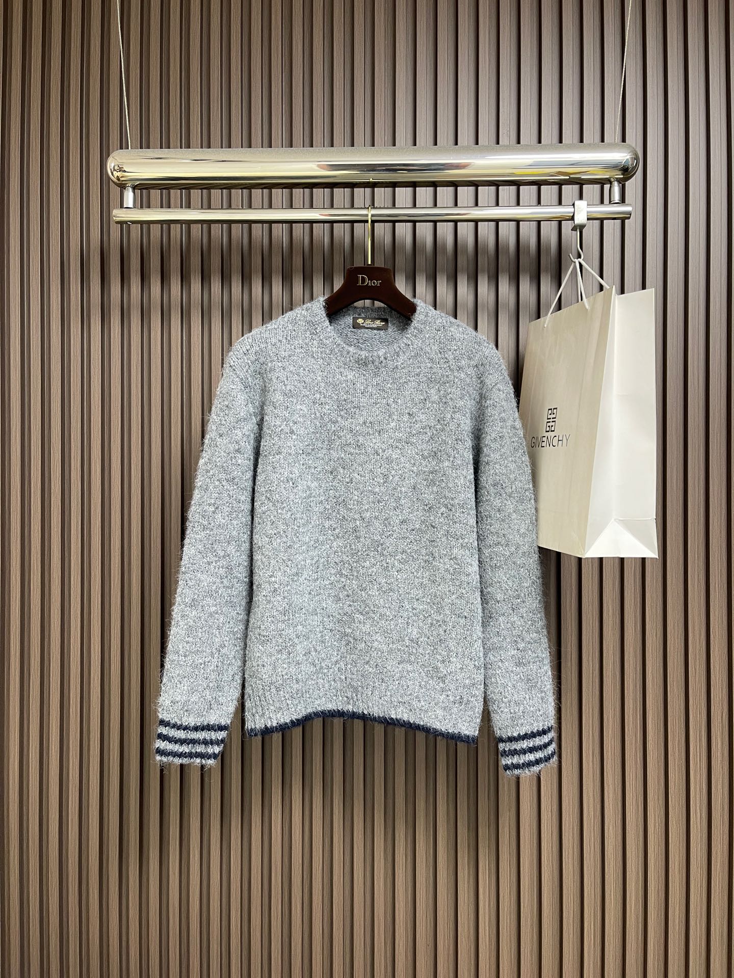 🛒🛒lP🆕 LoroPiana 2025ss秋季新品针织衫毛衣，这款针织衫采用提花面料精心制作，领口、袖