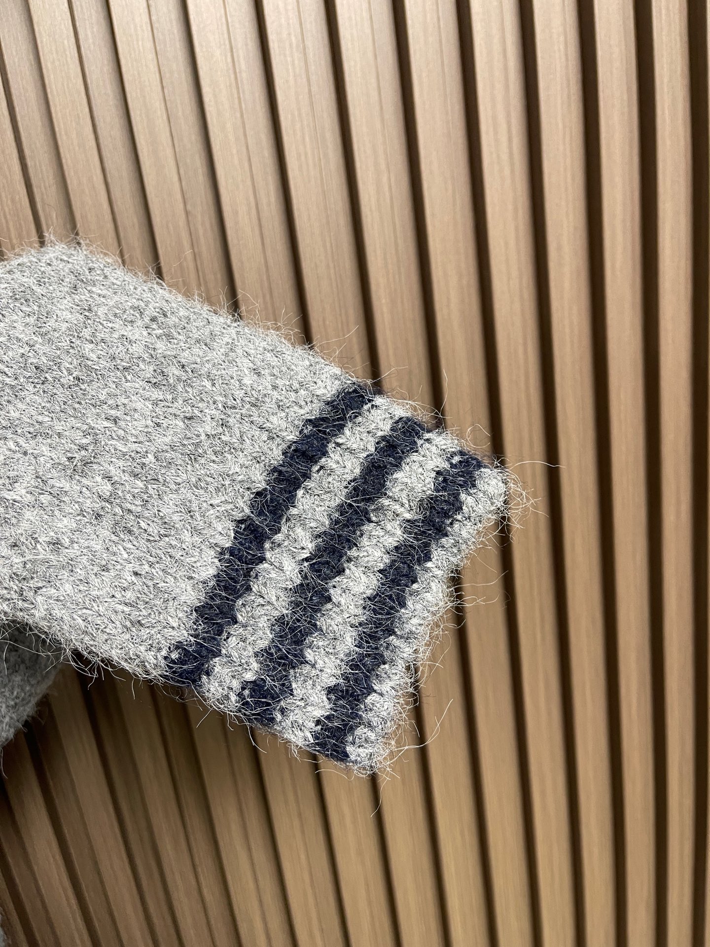 🛒🛒lP🆕 LoroPiana 2025ss秋季新品针织衫毛衣，这款针织衫采用提花面料精心制作，领口、袖