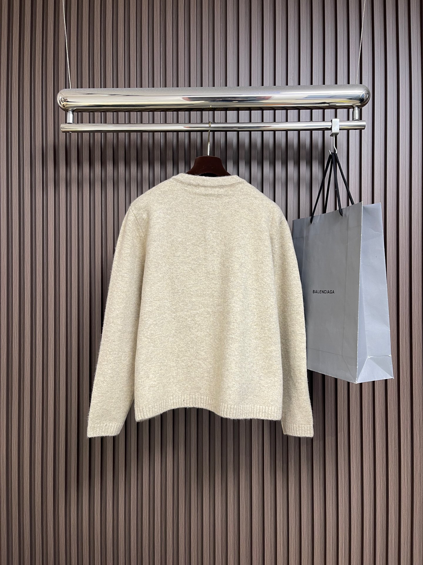 🛒🛒lP🆕 LoroPiana 男士羊毛针织衫，这款长袖针织衫采用非常精细的Wish羊毛制成，是一款精致