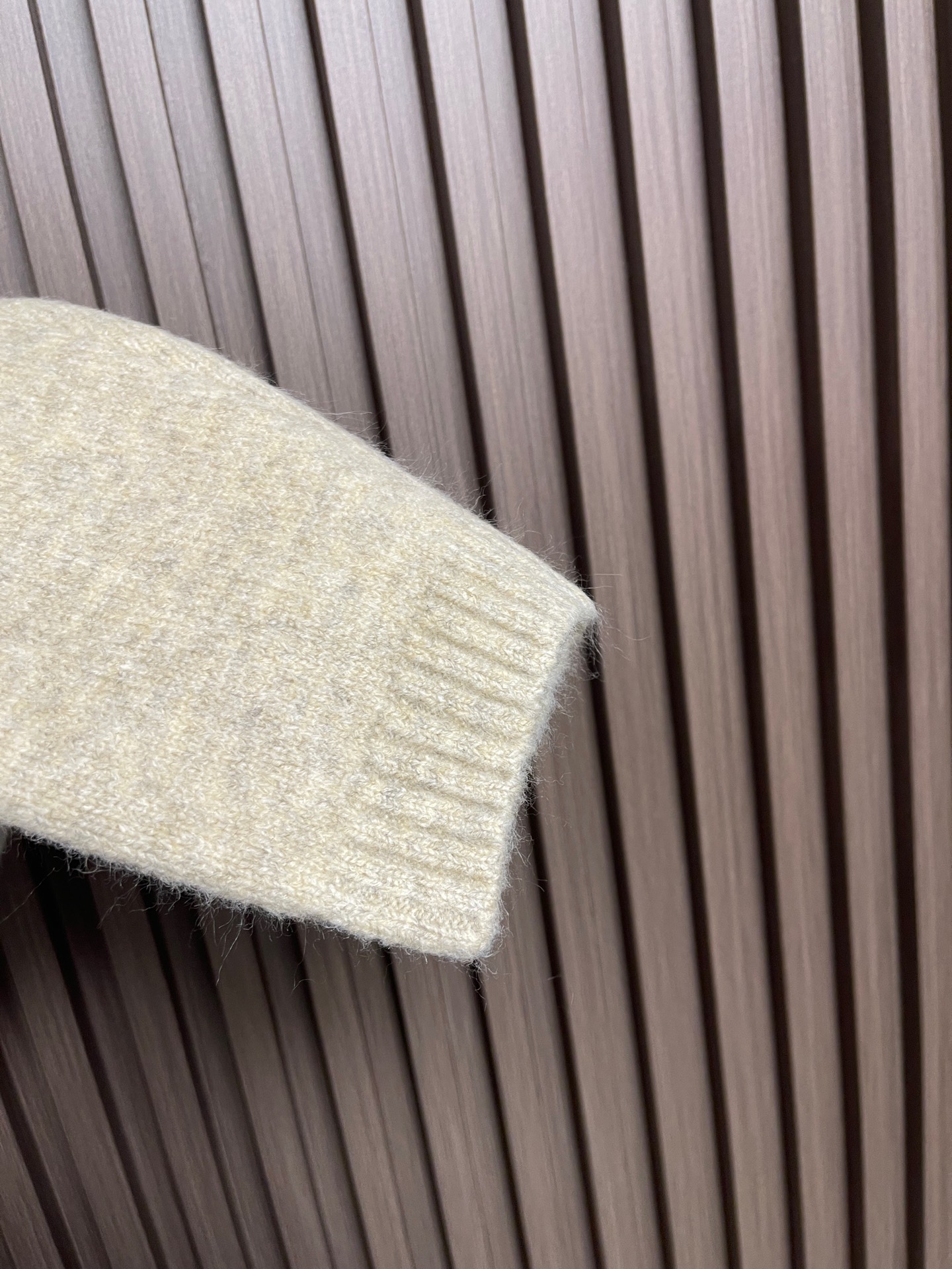 🛒🛒lP🆕 LoroPiana 男士羊毛针织衫，这款长袖针织衫采用非常精细的Wish羊毛制成，是一款精致