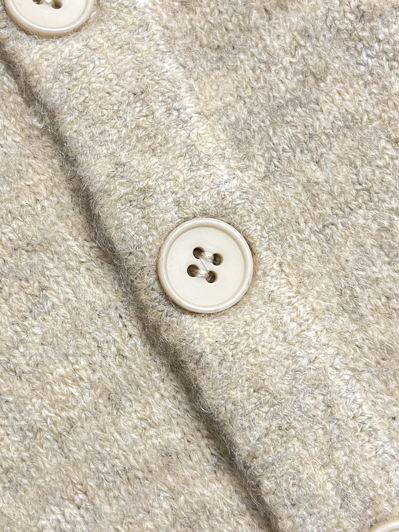 🛒🛒lP🆕 LoroPiana 男士羊毛针织衫，这款长袖针织衫采用非常精细的Wish羊毛制成，是一款精致