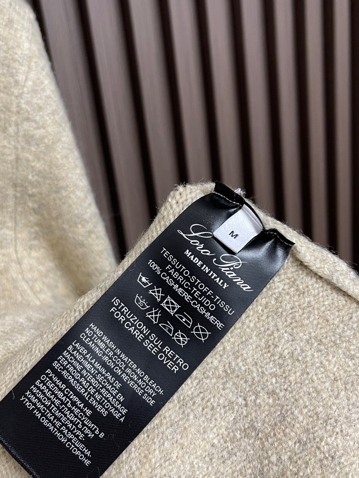 🛒🛒lP🆕 LoroPiana 男士羊毛针织衫，这款长袖针织衫采用非常精细的Wish羊毛制成，是一款精致