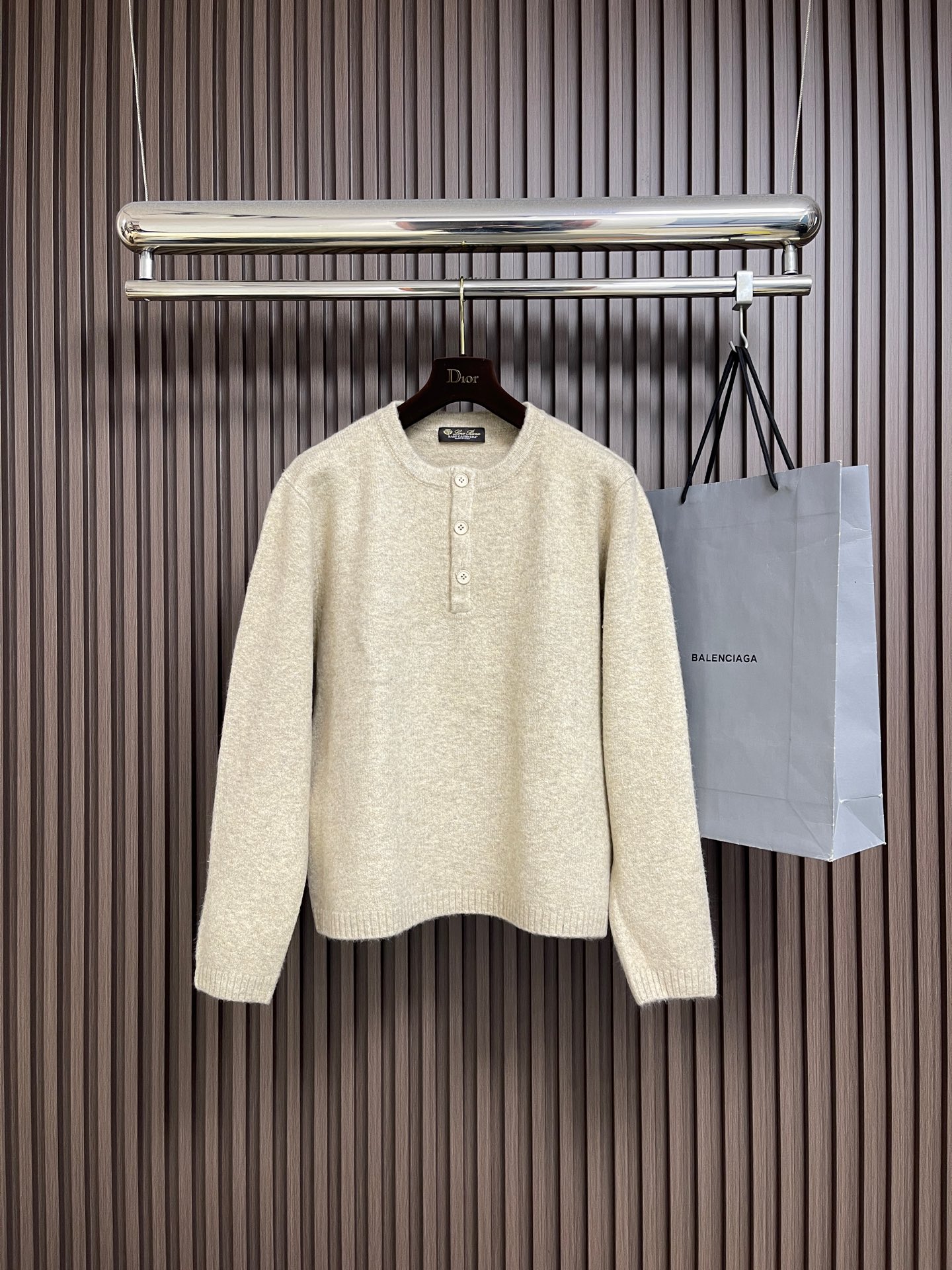 🛒🛒lP🆕 LoroPiana 男士羊毛针织衫，这款长袖针织衫采用非常精细的Wish羊毛制成，是一款精致