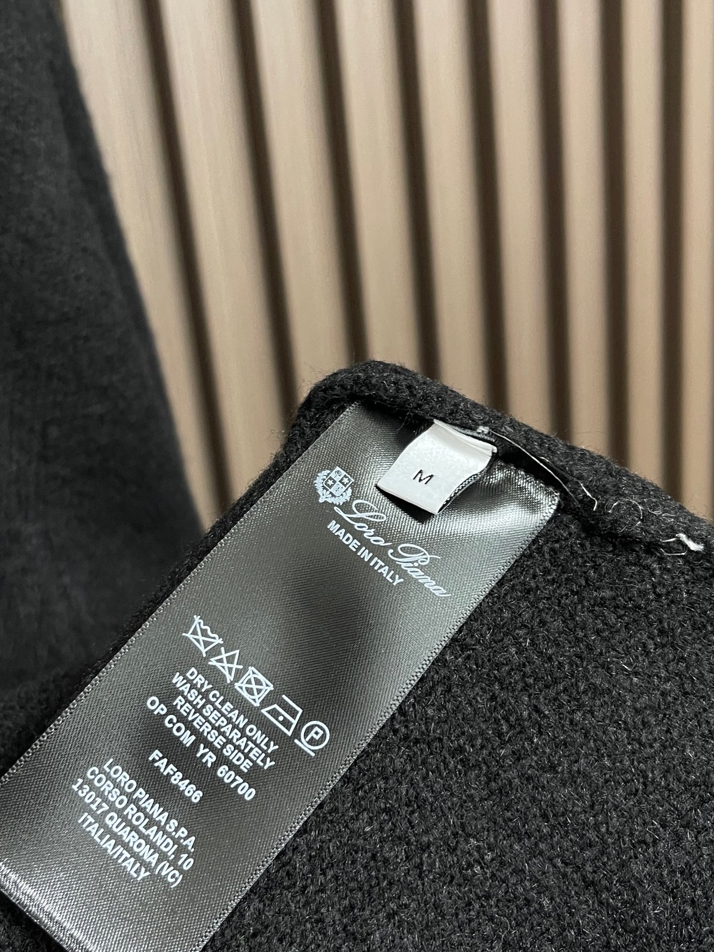 🛒🛒lP🆕 LoroPiana 男士羊毛针织衫，这款长袖针织衫采用非常精细的Wish羊毛制成，是一款精致