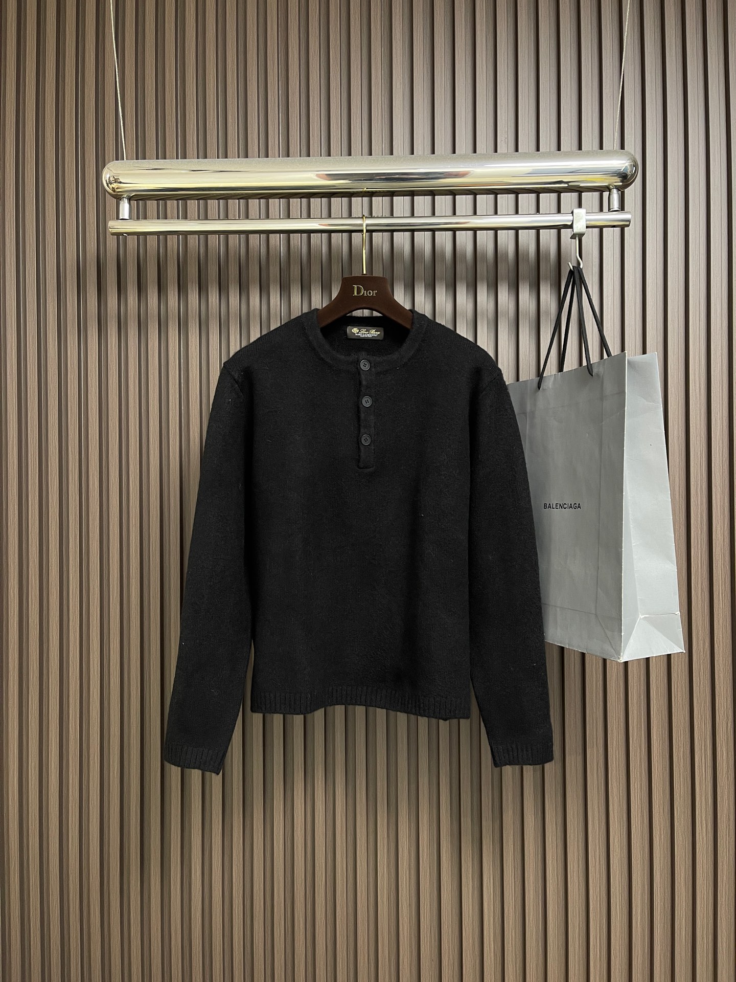 🛒🛒lP🆕 LoroPiana 男士羊毛针织衫，这款长袖针织衫采用非常精细的Wish羊毛制成，是一款精致