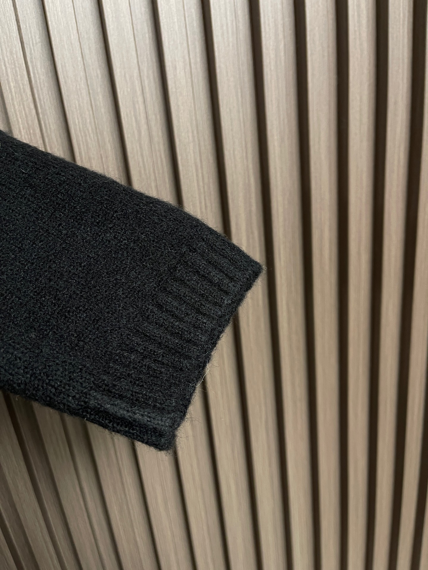 🛒🛒lP🆕 LoroPiana 男士羊毛针织衫，这款长袖针织衫采用非常精细的Wish羊毛制成，是一款精致