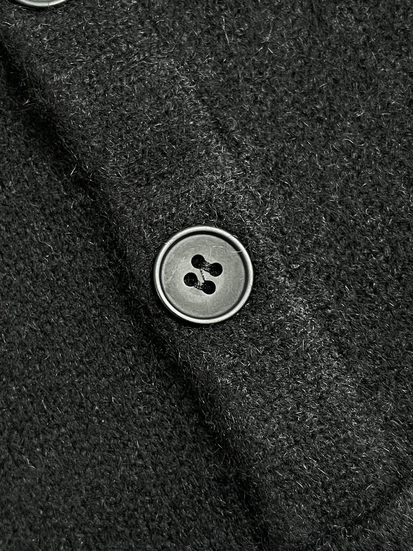 🛒🛒lP🆕 LoroPiana 男士羊毛针织衫，这款长袖针织衫采用非常精细的Wish羊毛制成，是一款精致