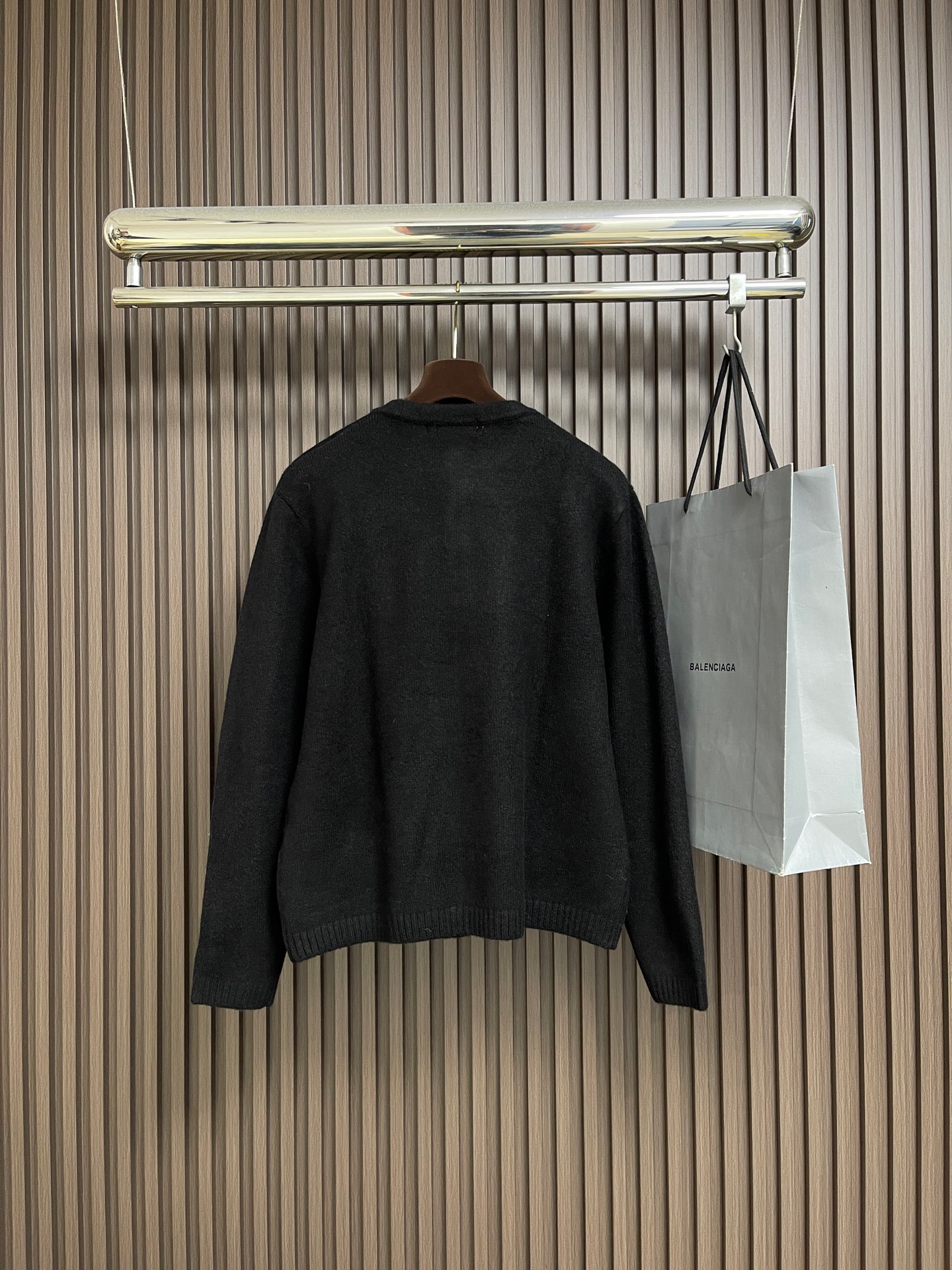 🛒🛒lP🆕 LoroPiana 男士羊毛针织衫，这款长袖针织衫采用非常精细的Wish羊毛制成，是一款精致