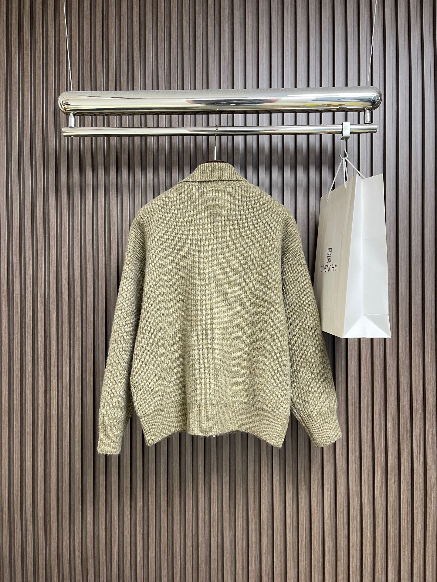 🛒🛒lP🆕 LoroPiana 2025ss秋冬新品翻领针织毛衣外套，美式穿搭经典设计 基础色随意搭配都