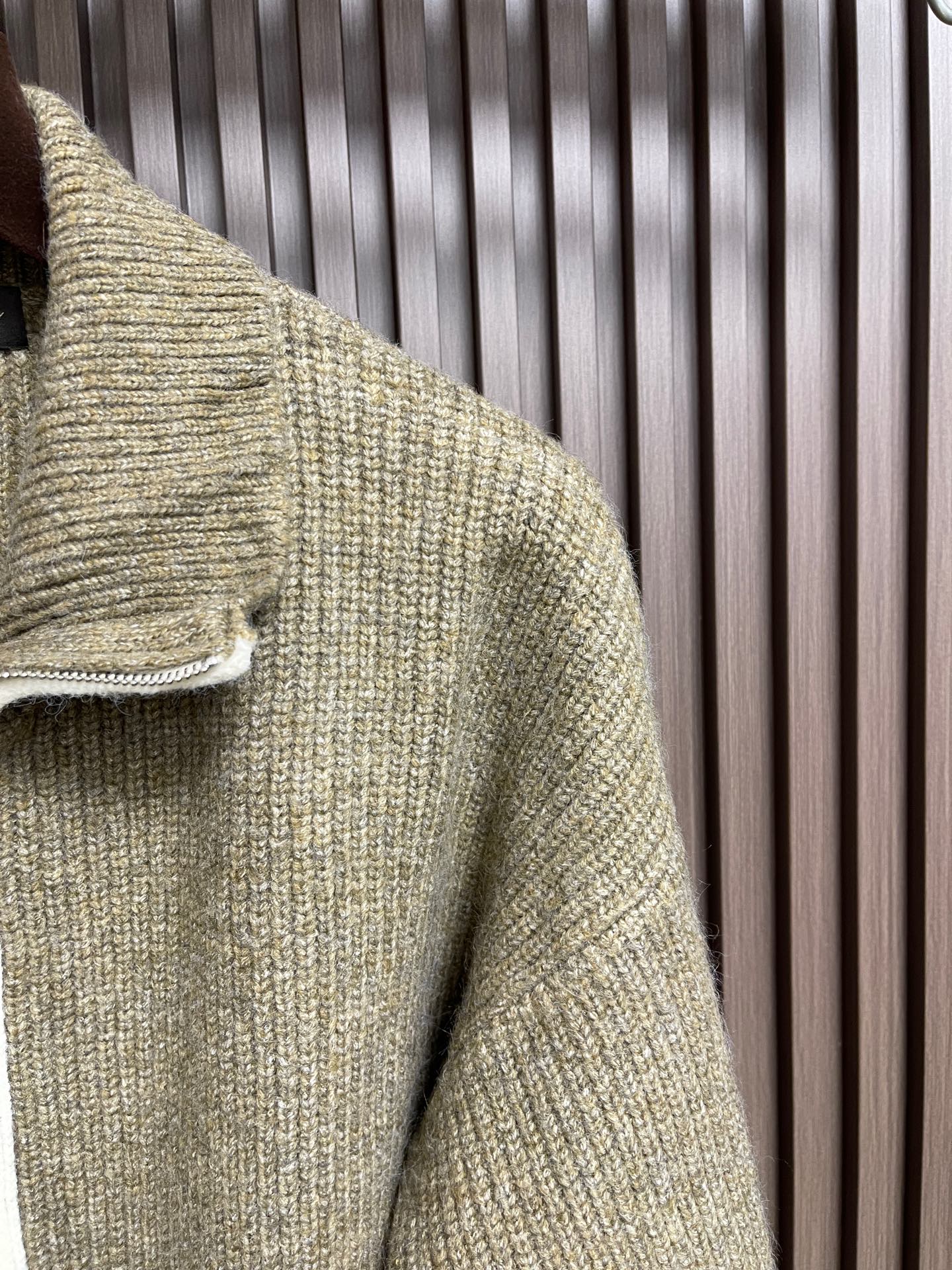 🛒🛒lP🆕 LoroPiana 2025ss秋冬新品翻领针织毛衣外套，美式穿搭经典设计 基础色随意搭配都