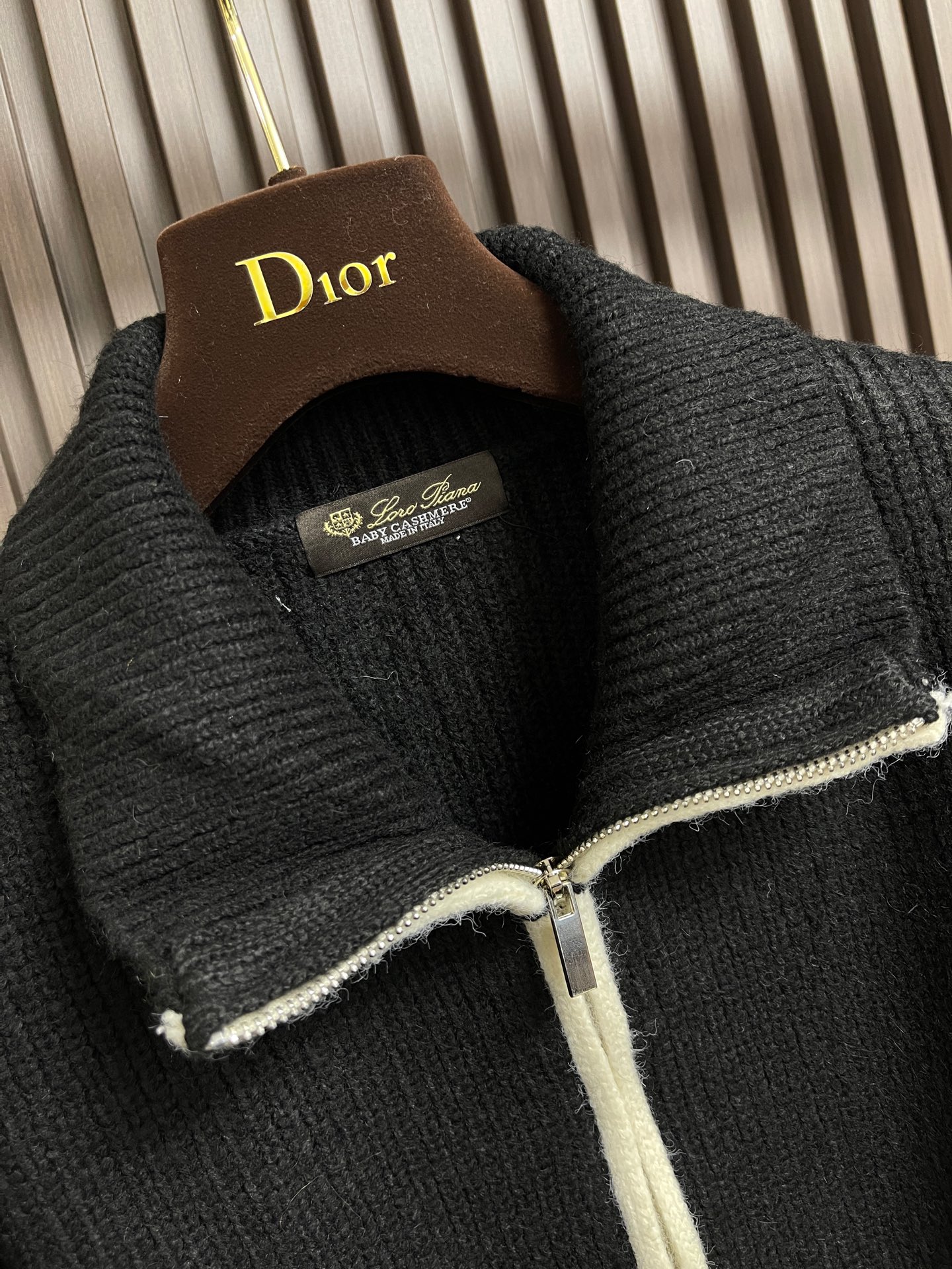 🛒🛒lP🆕 LoroPiana 2025ss秋冬新品翻领针织毛衣外套，美式穿搭经典设计 基础色随意搭配都