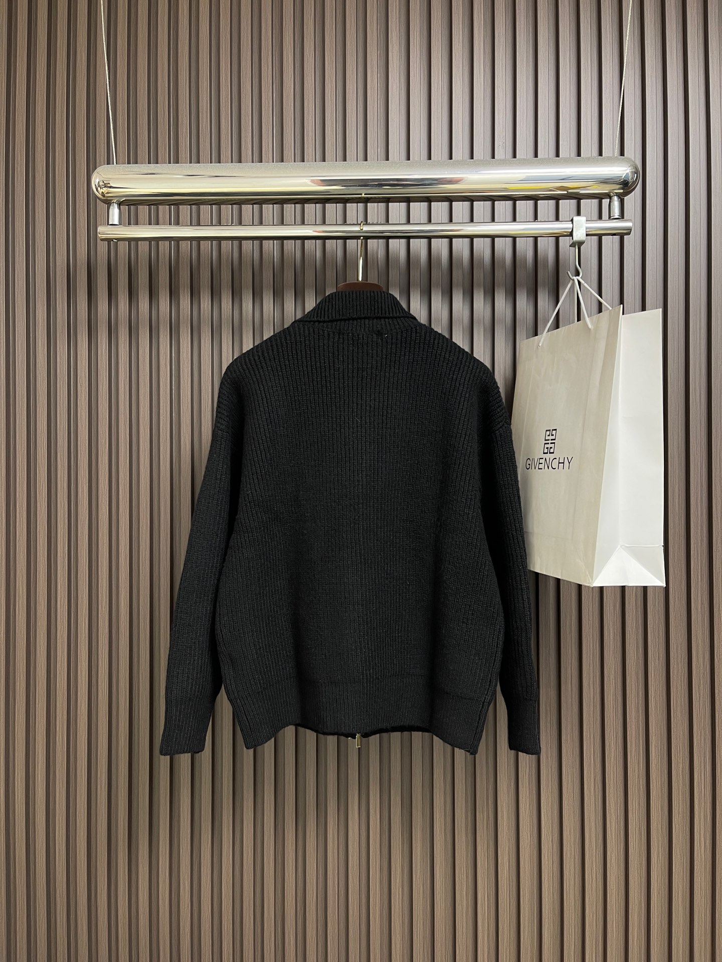 🛒🛒lP🆕 LoroPiana 2025ss秋冬新品翻领针织毛衣外套，美式穿搭经典设计 基础色随意搭配都