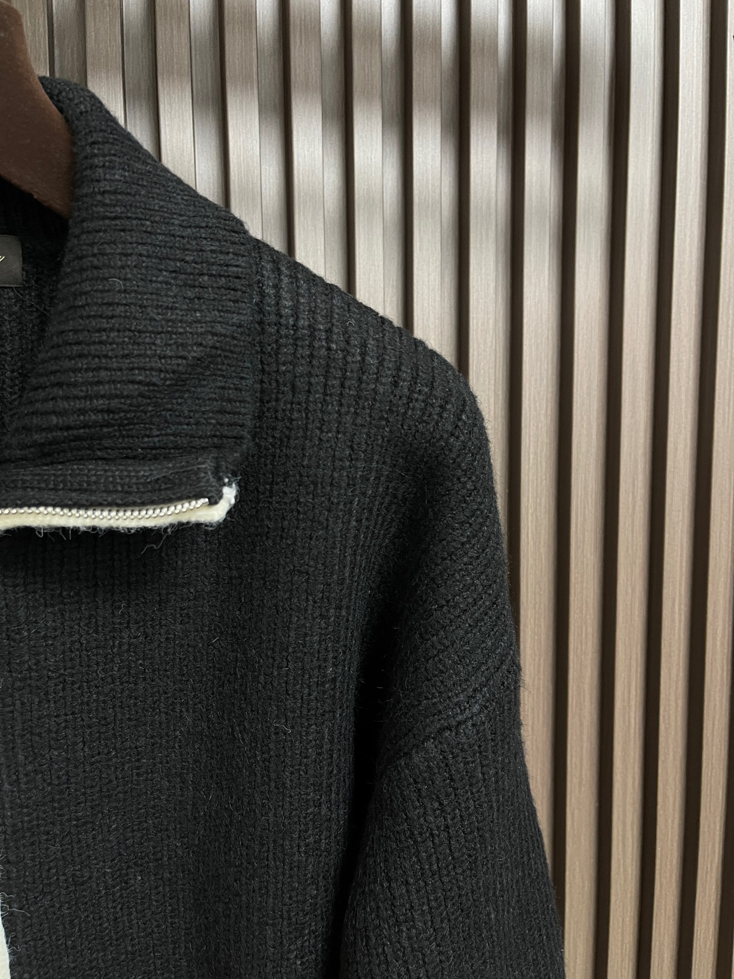 🛒🛒lP🆕 LoroPiana 2025ss秋冬新品翻领针织毛衣外套，美式穿搭经典设计 基础色随意搭配都